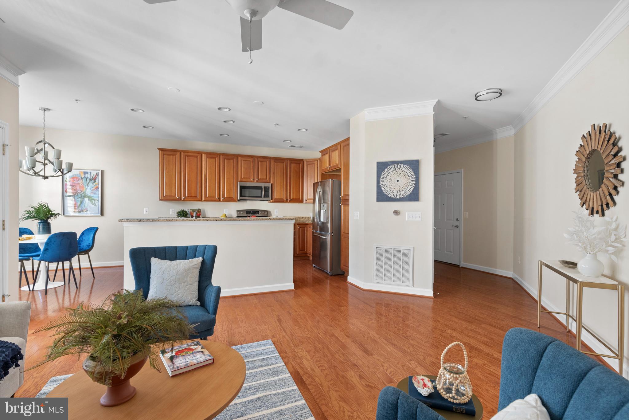 FOUR SEASONS - Residential