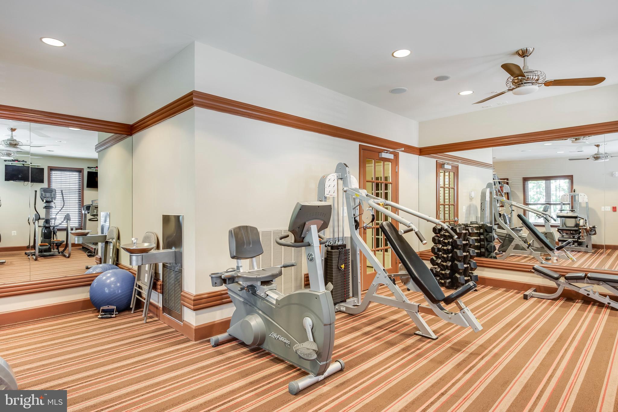 FOUR SEASONS - Residential