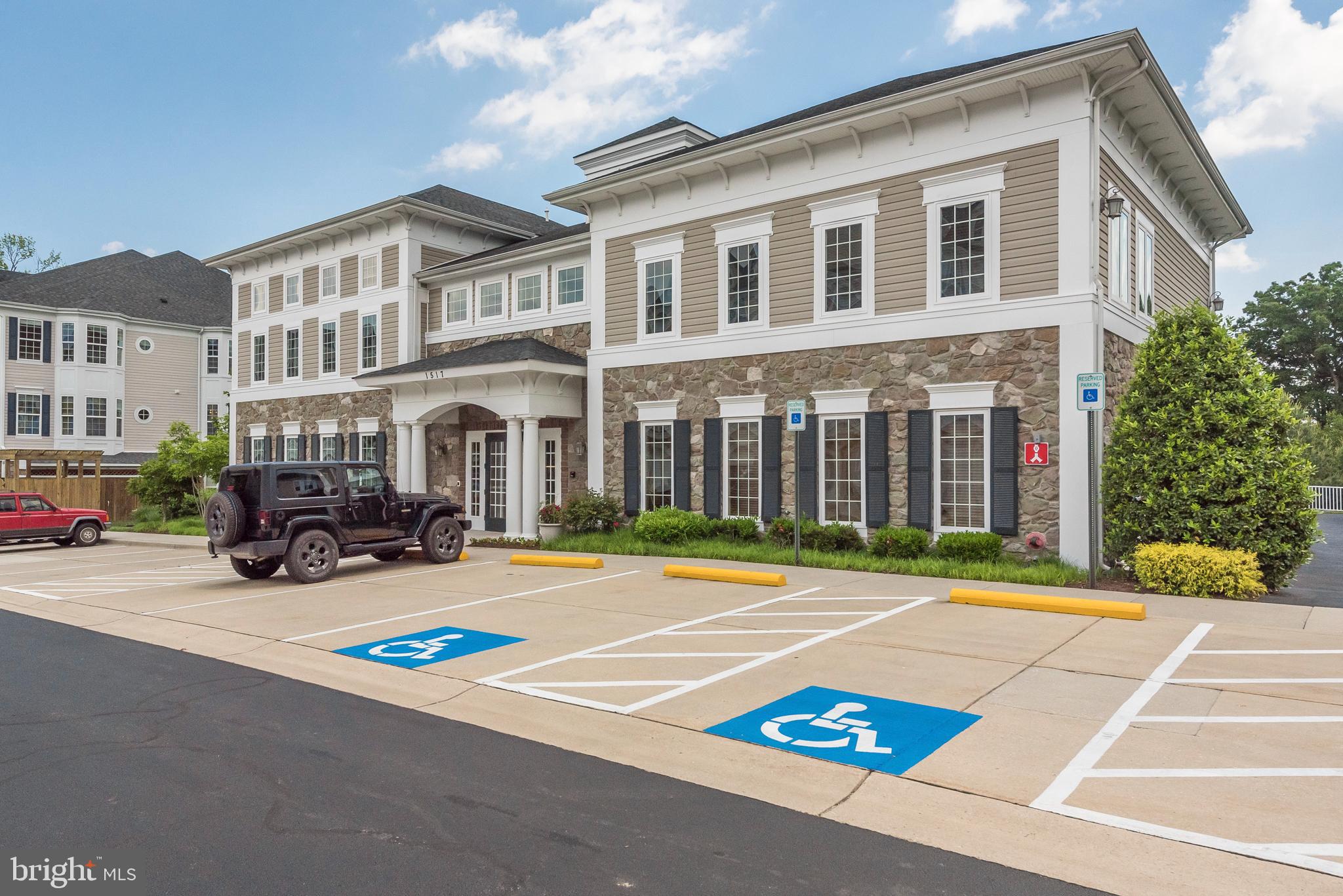 FOUR SEASONS - Residential