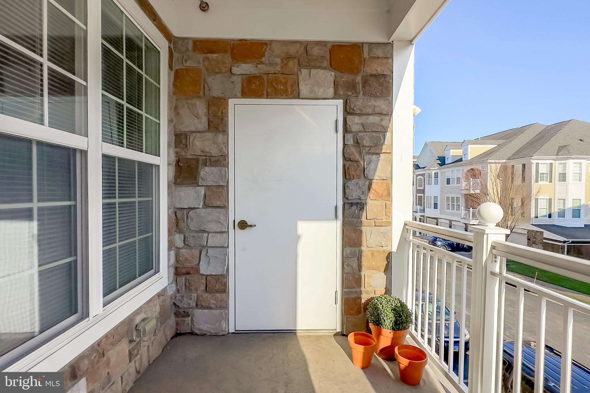 FOUR SEASONS - Residential