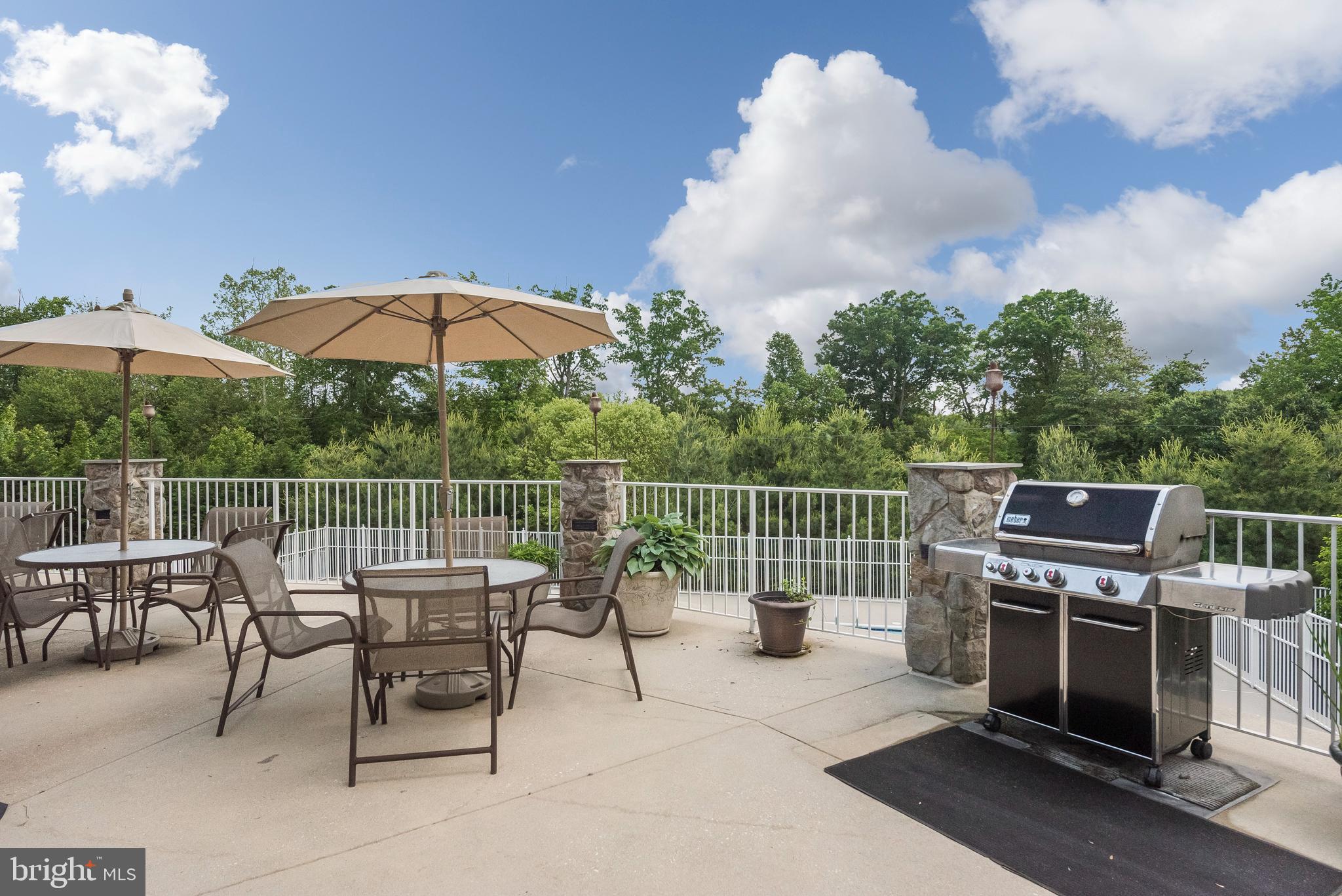 FOUR SEASONS - Residential