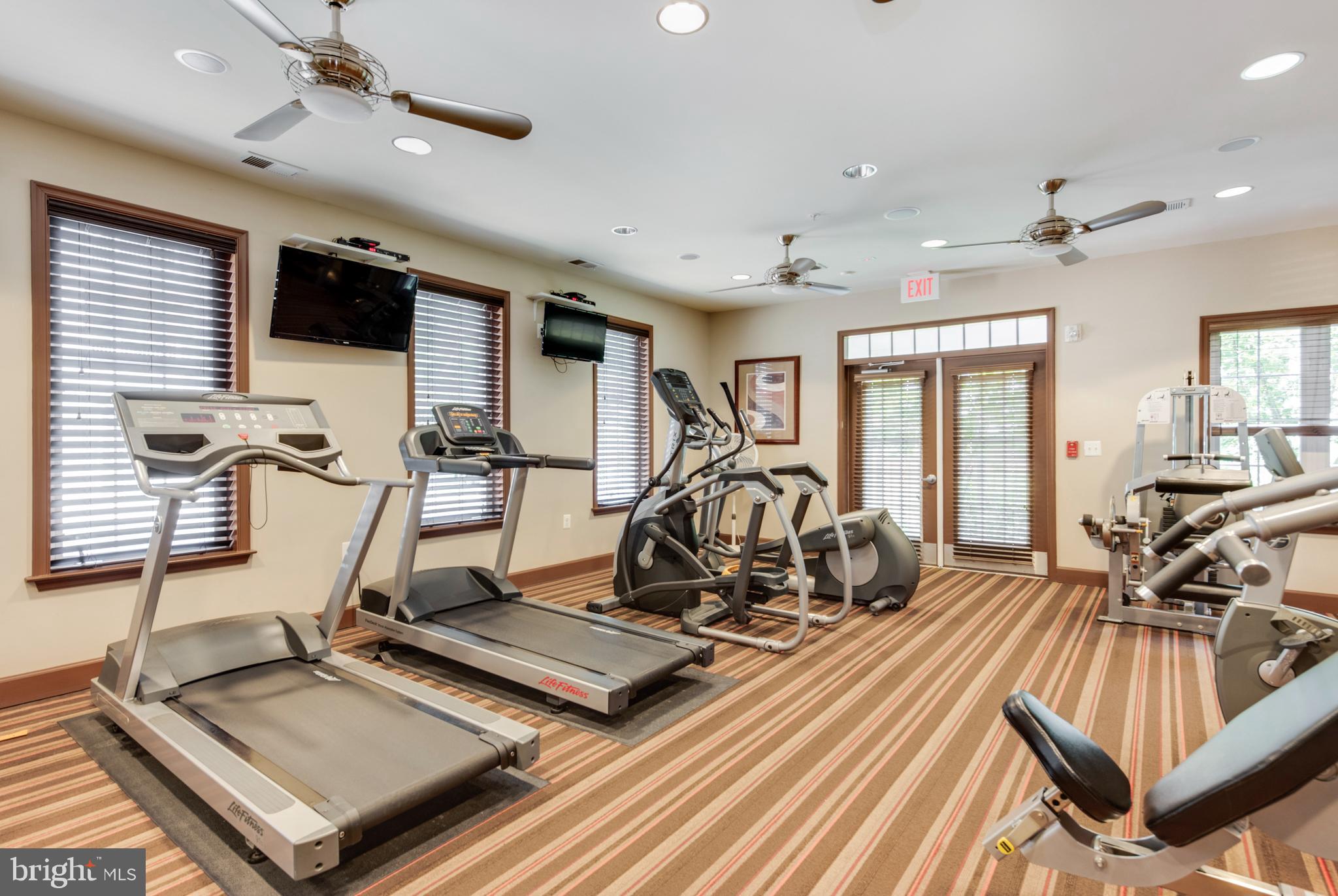 FOUR SEASONS - Residential