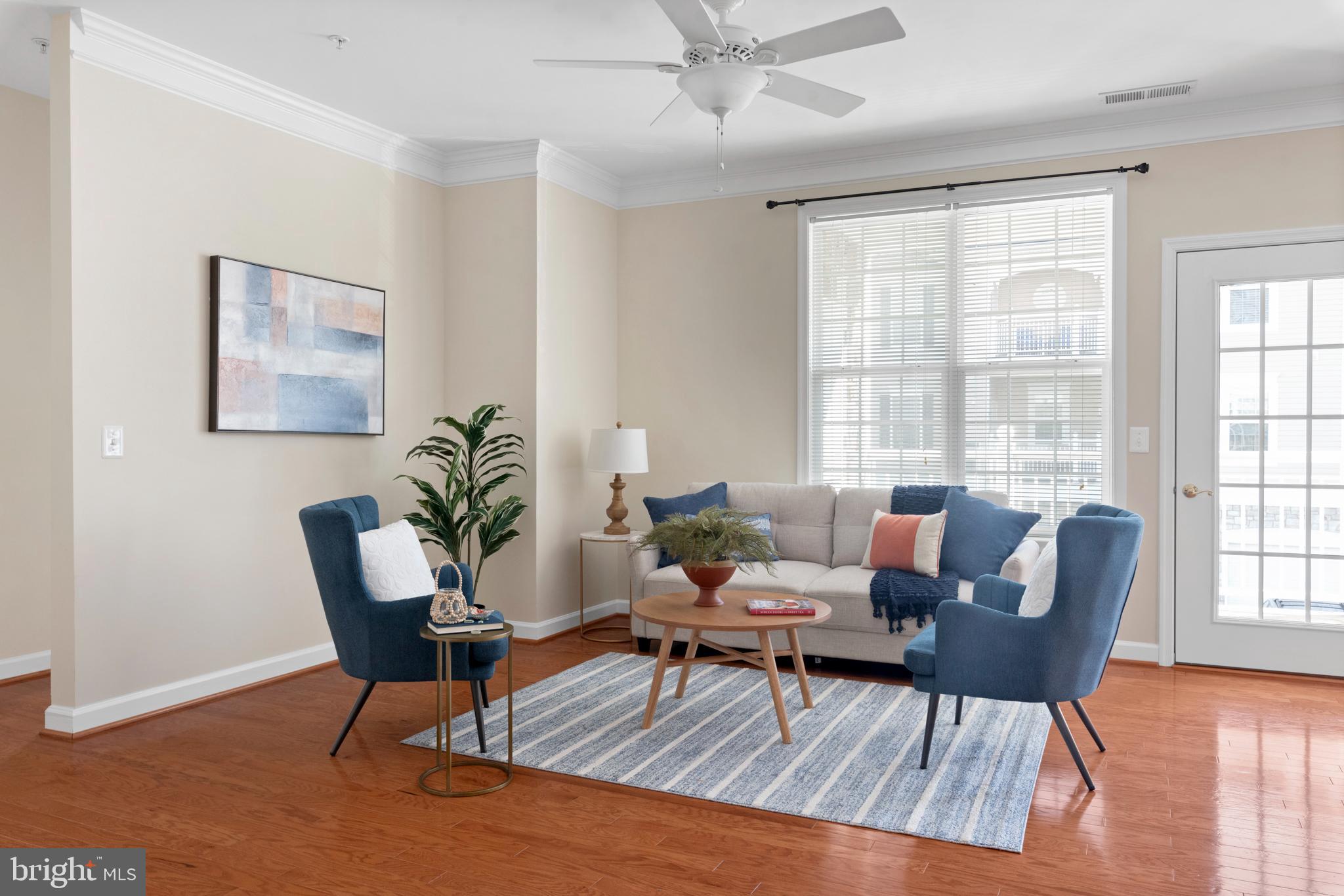 FOUR SEASONS - Residential