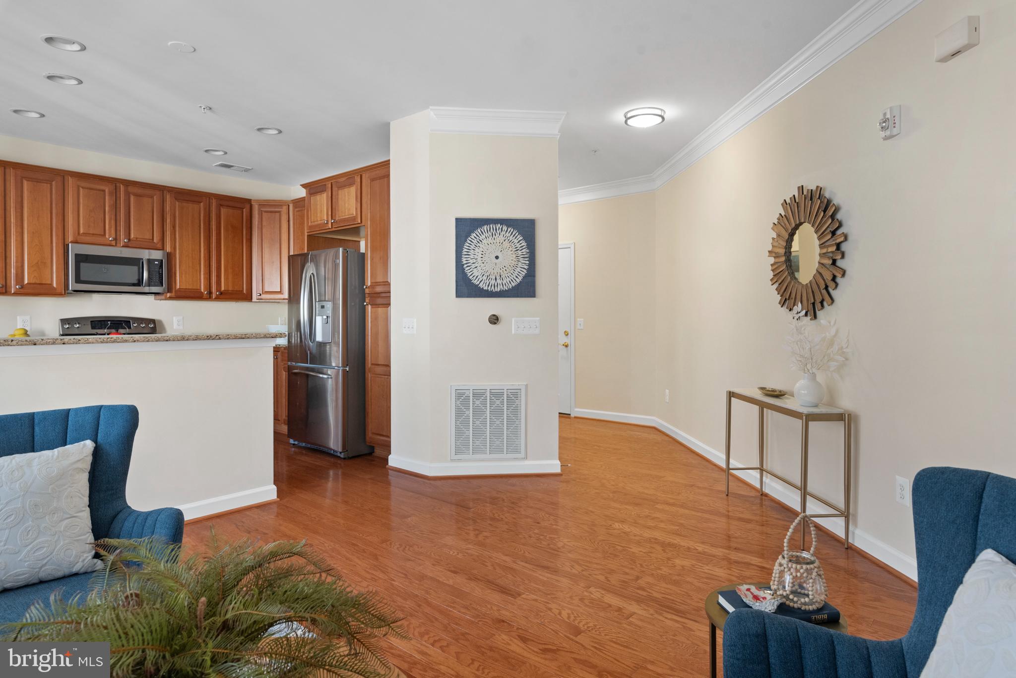 FOUR SEASONS - Residential