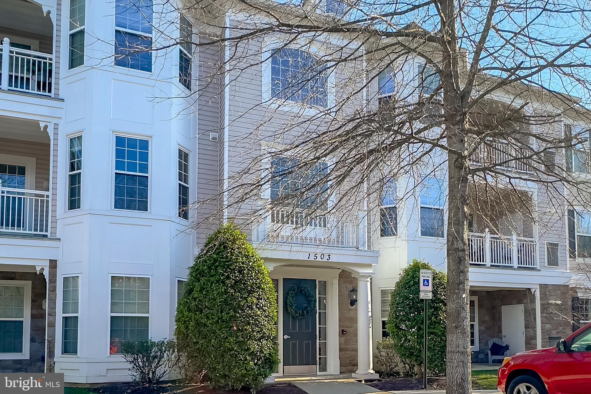 FOUR SEASONS - Residential