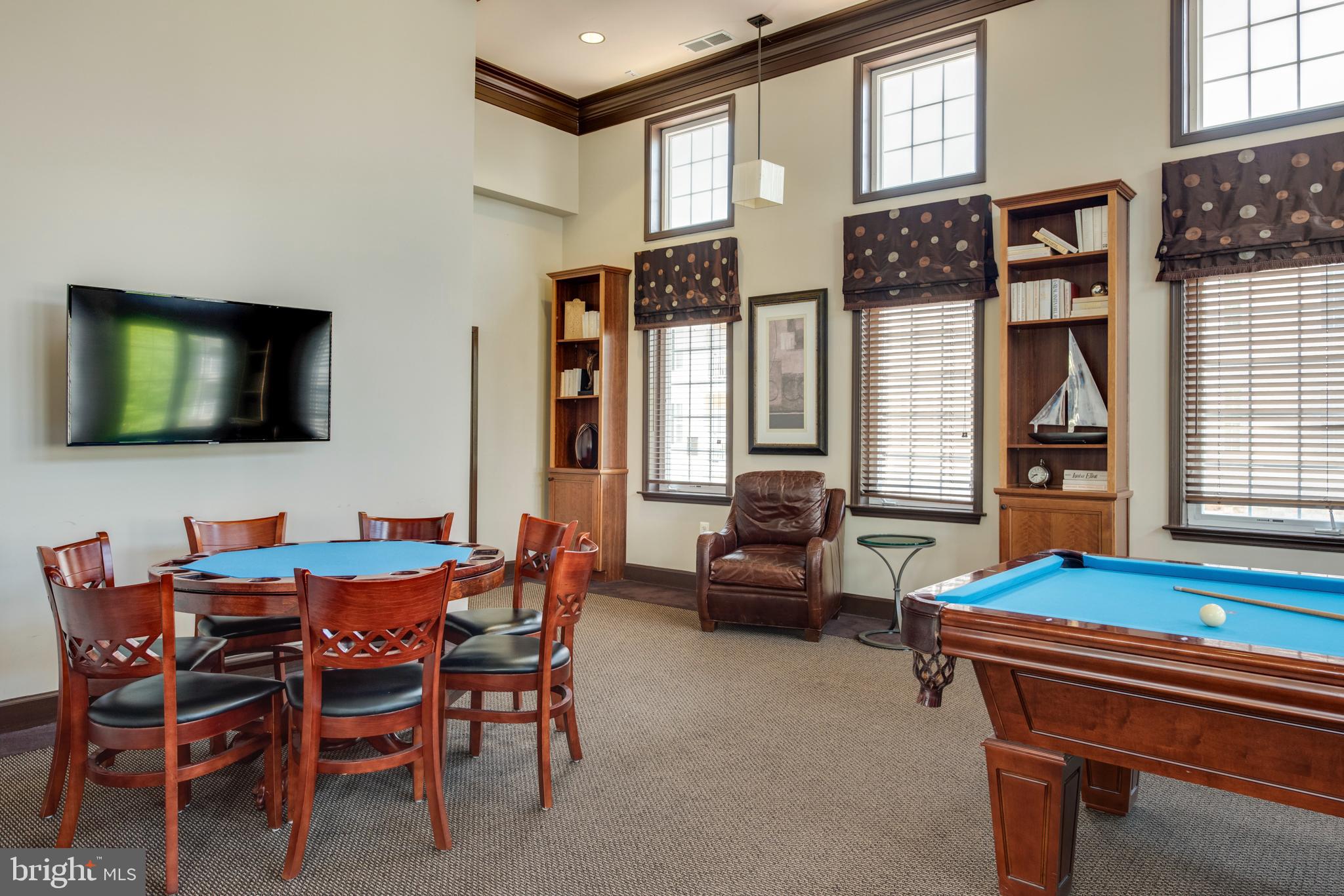 FOUR SEASONS - Residential