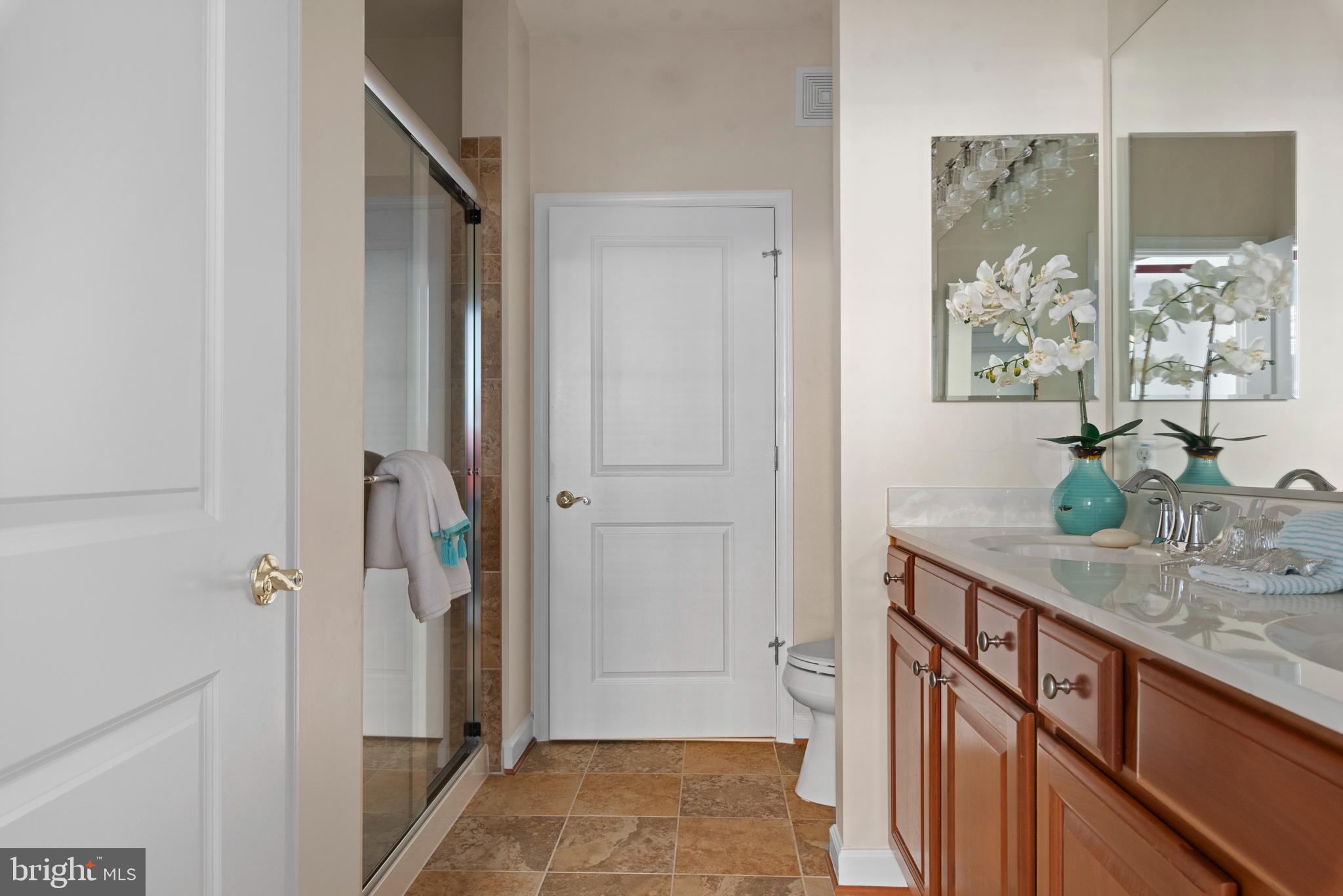 FOUR SEASONS - Residential