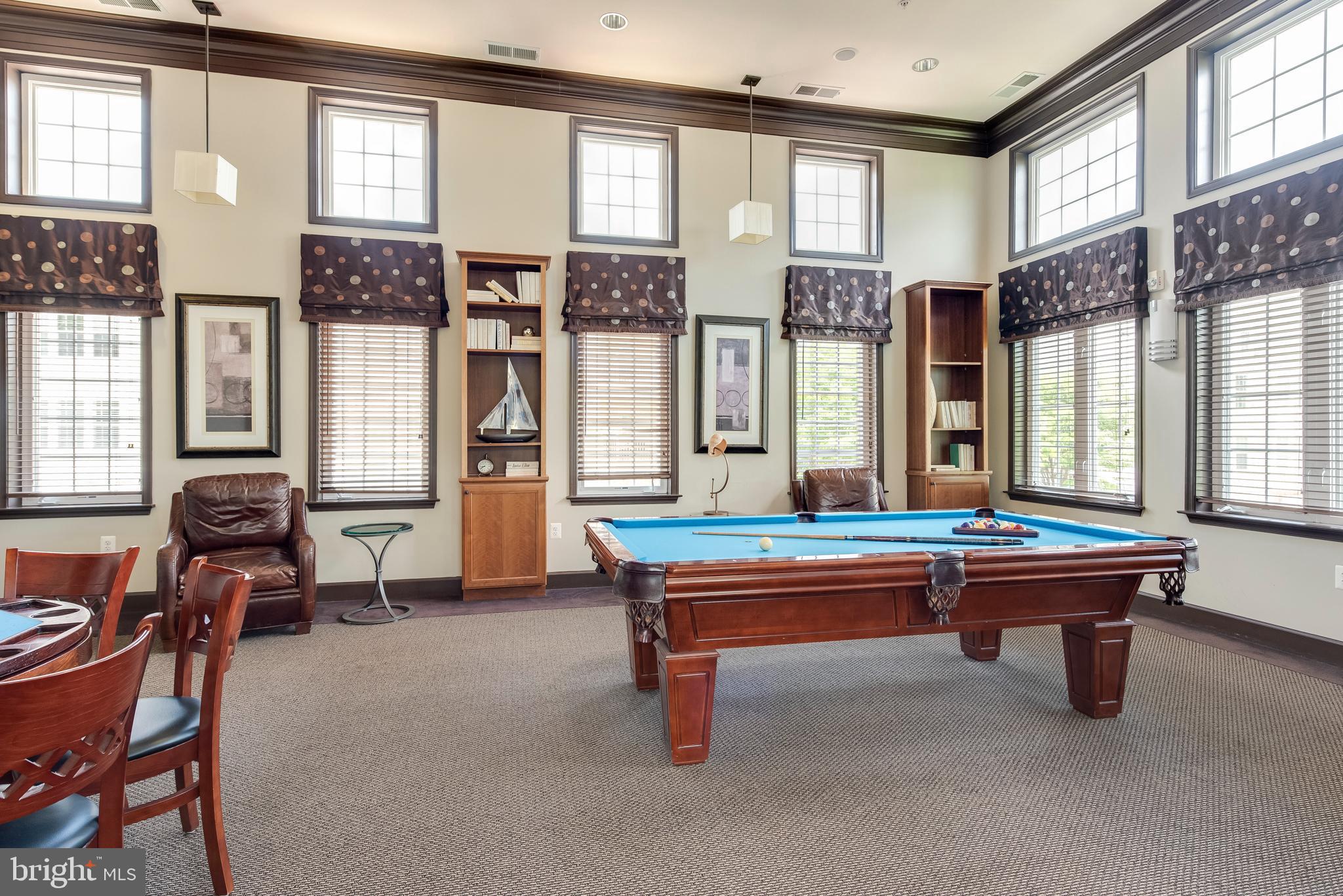 FOUR SEASONS - Residential