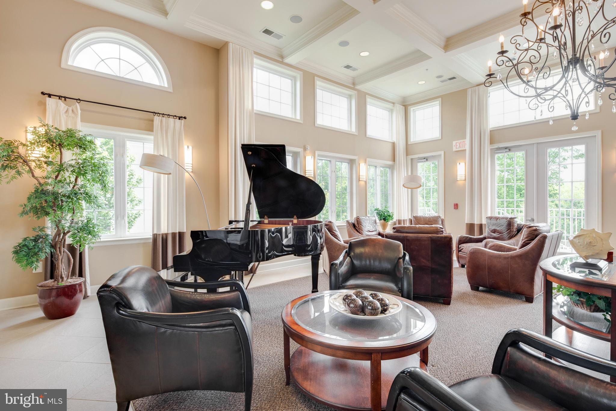 FOUR SEASONS - Residential