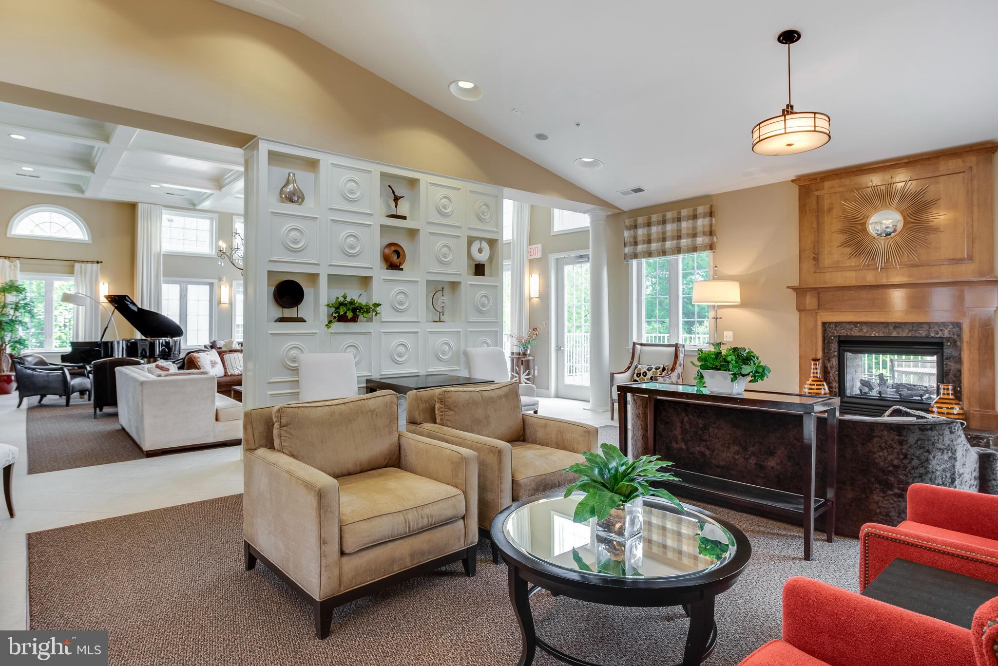 FOUR SEASONS - Residential