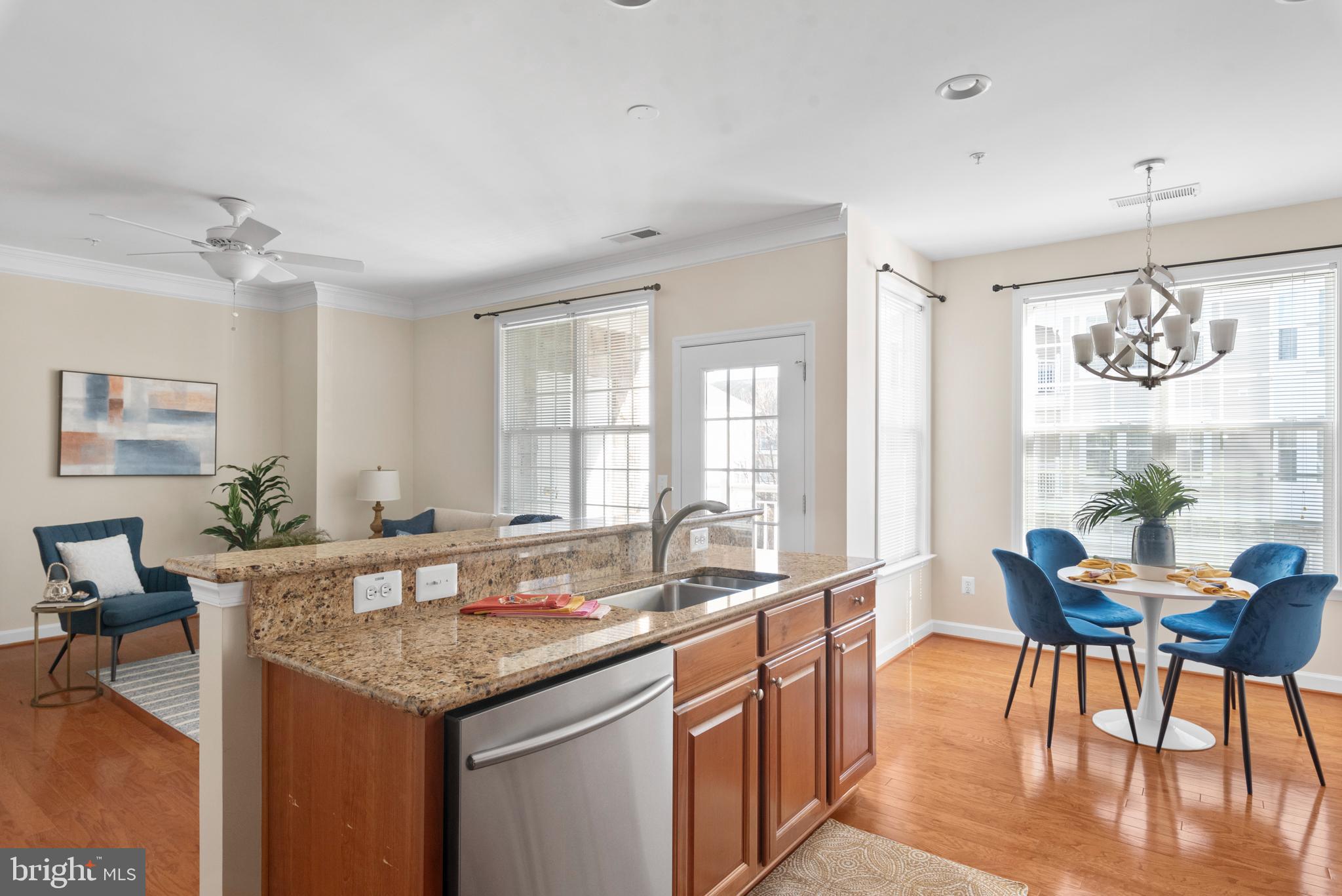 FOUR SEASONS - Residential