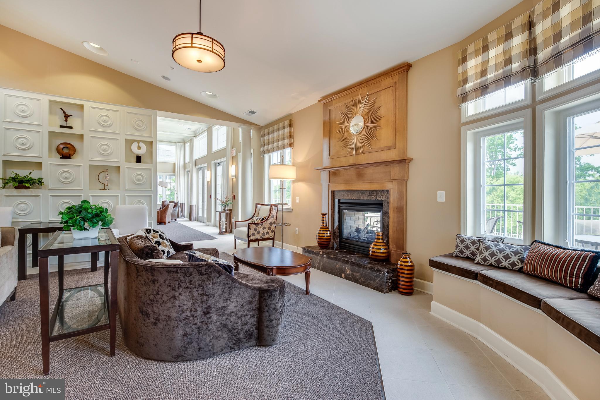 FOUR SEASONS - Residential