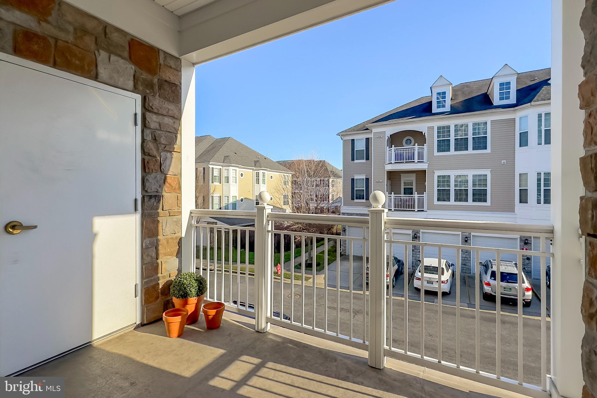 FOUR SEASONS - Residential