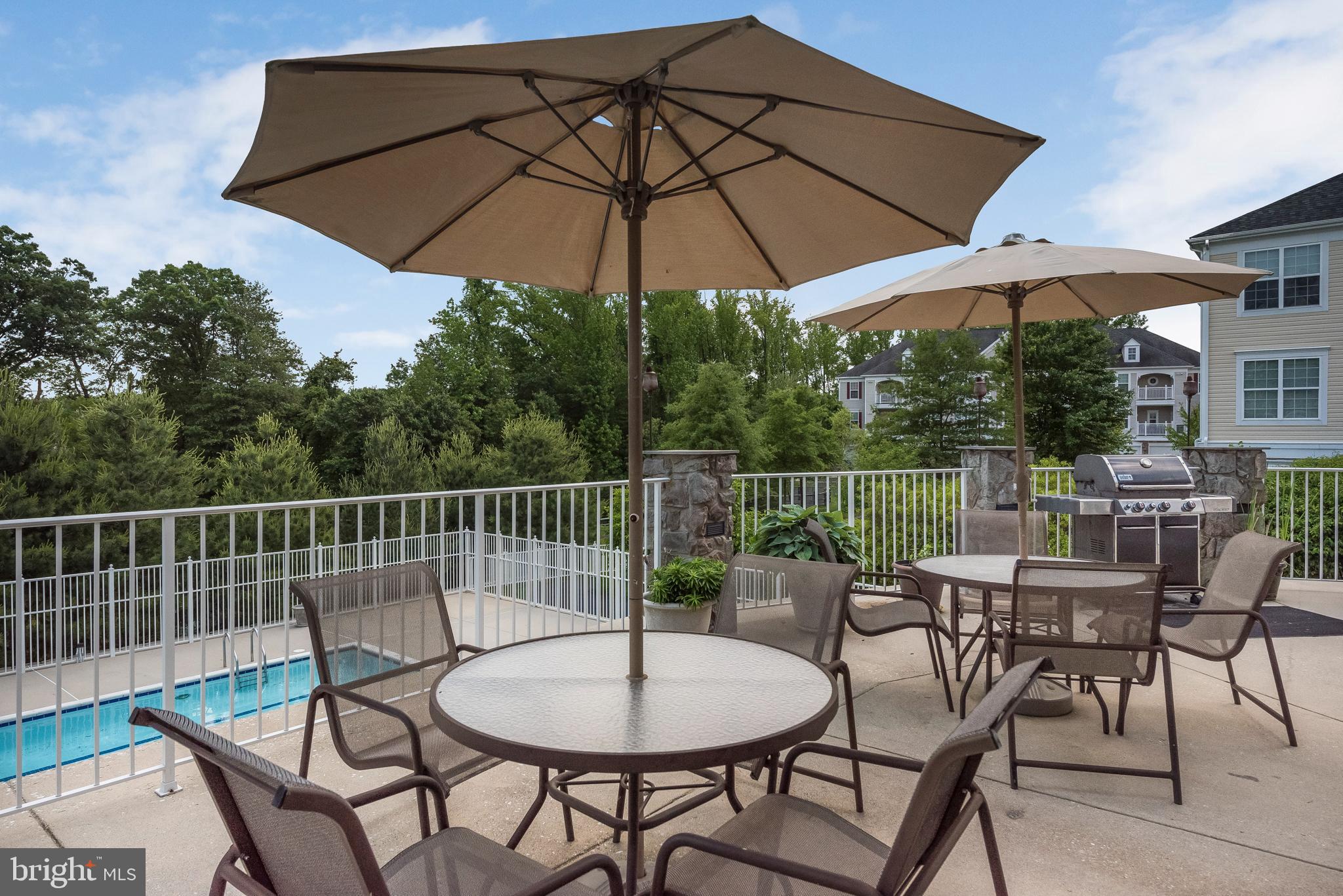 FOUR SEASONS - Residential