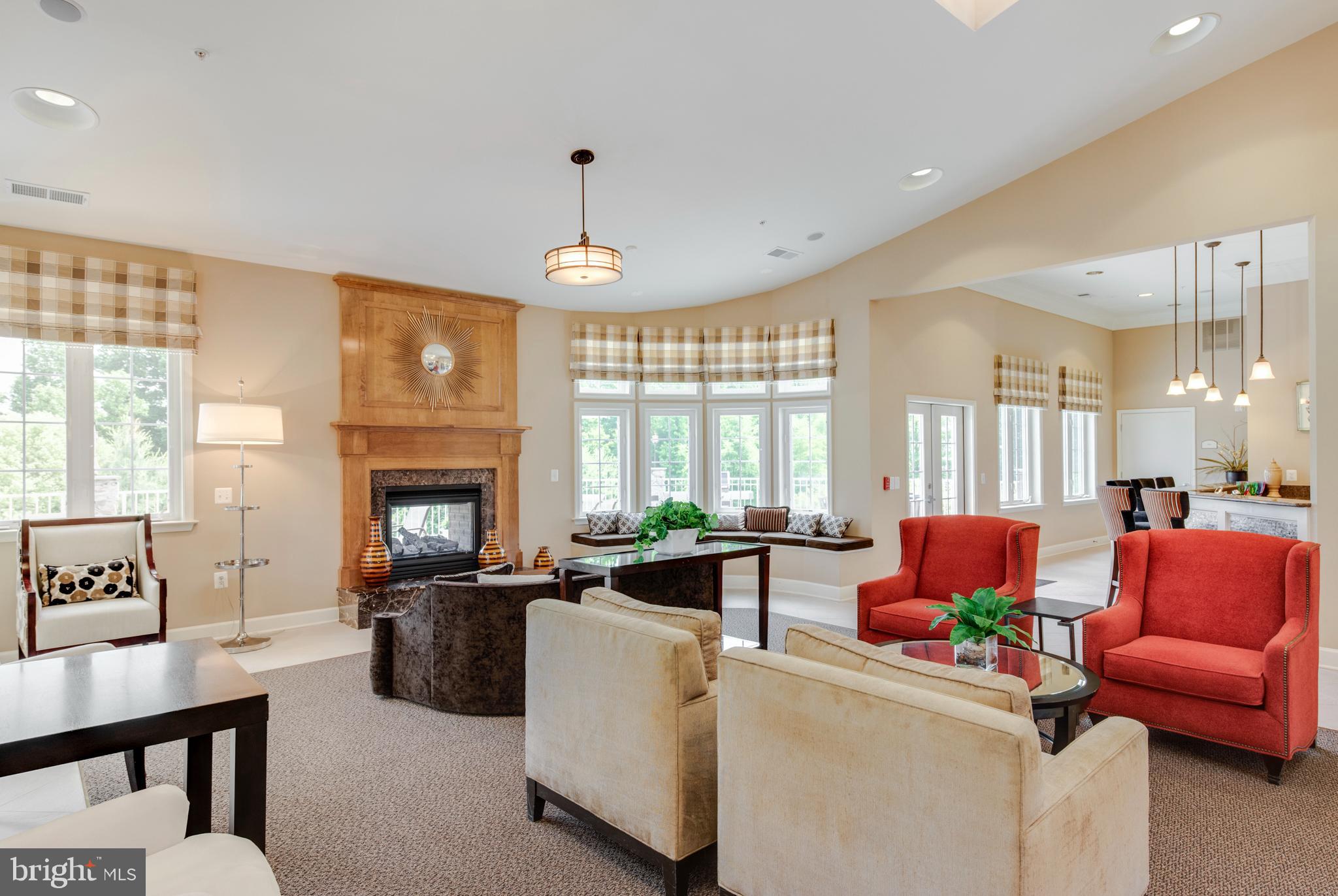 FOUR SEASONS - Residential