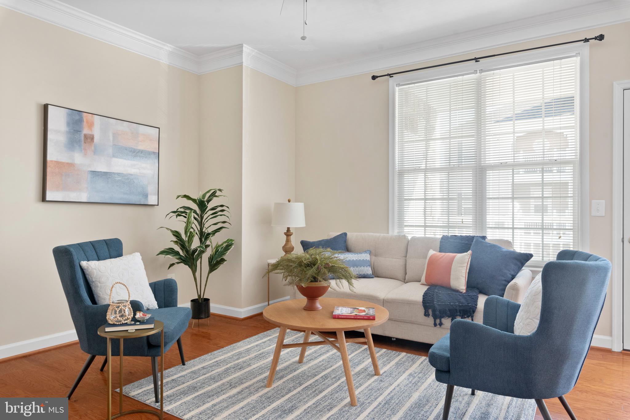 FOUR SEASONS - Residential