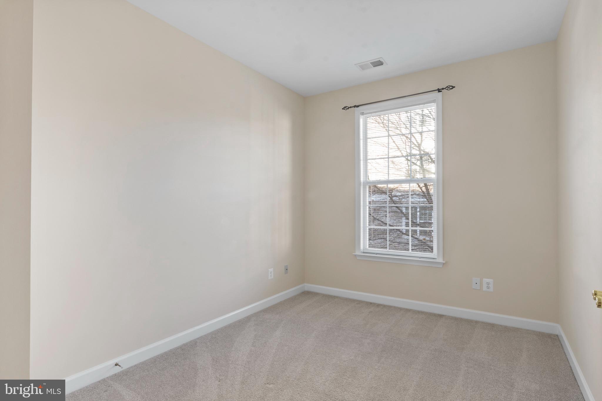 FOUR SEASONS - Residential