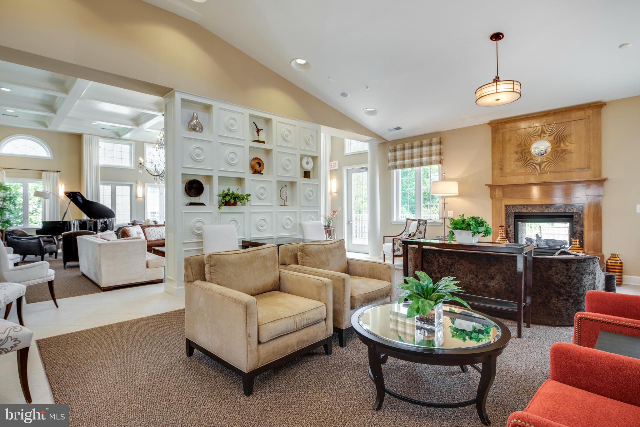 FOUR SEASONS - Residential