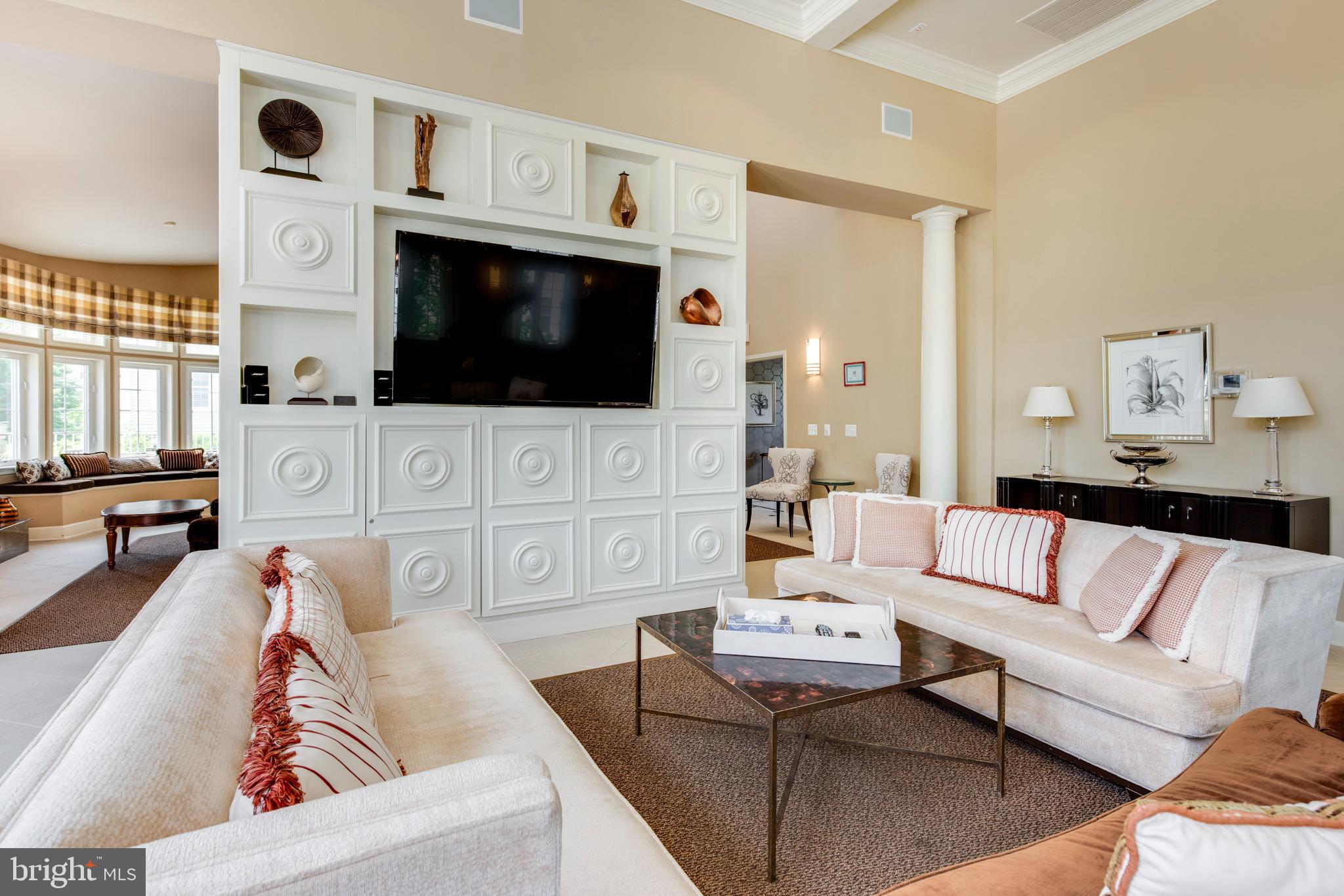 FOUR SEASONS - Residential