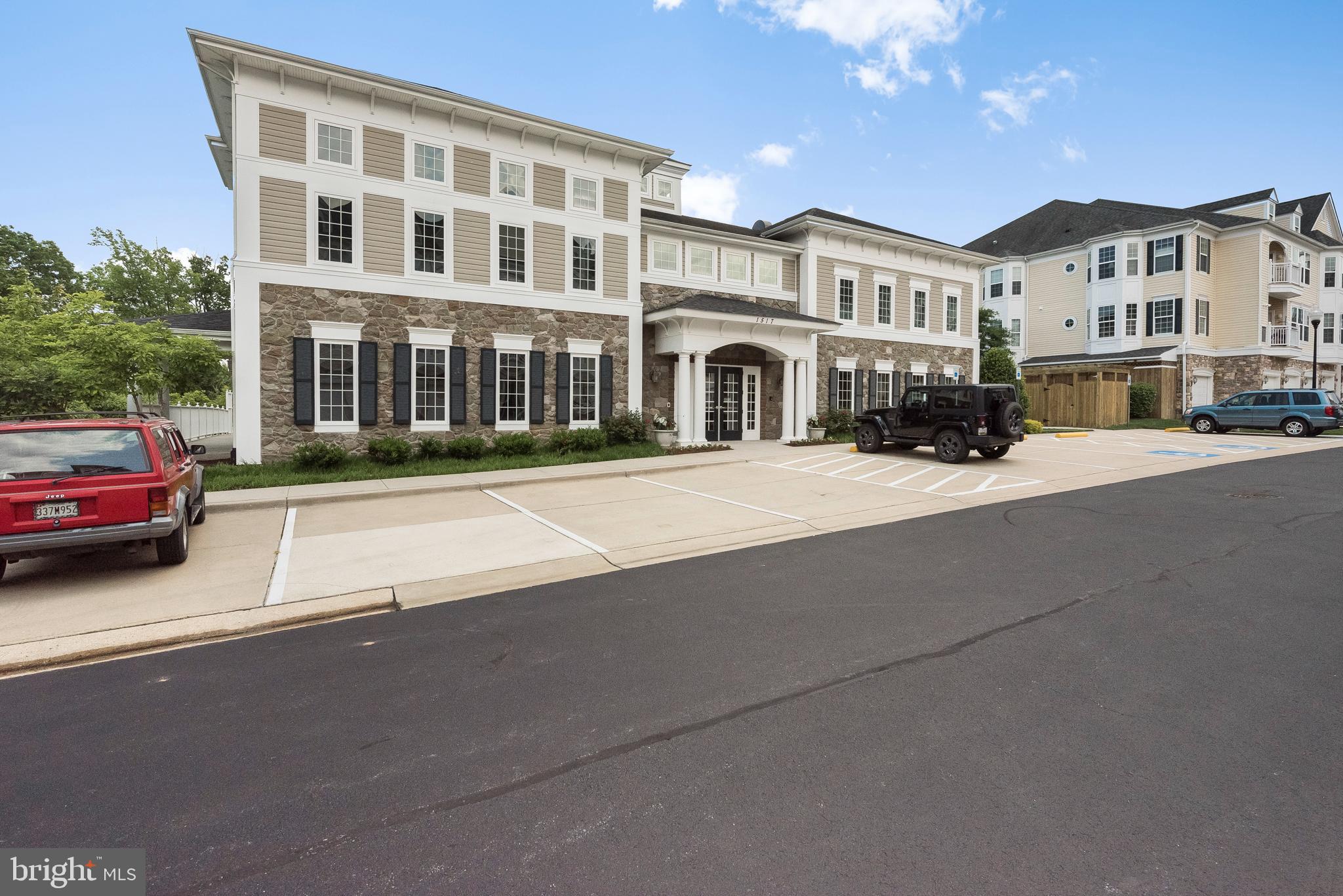 FOUR SEASONS - Residential