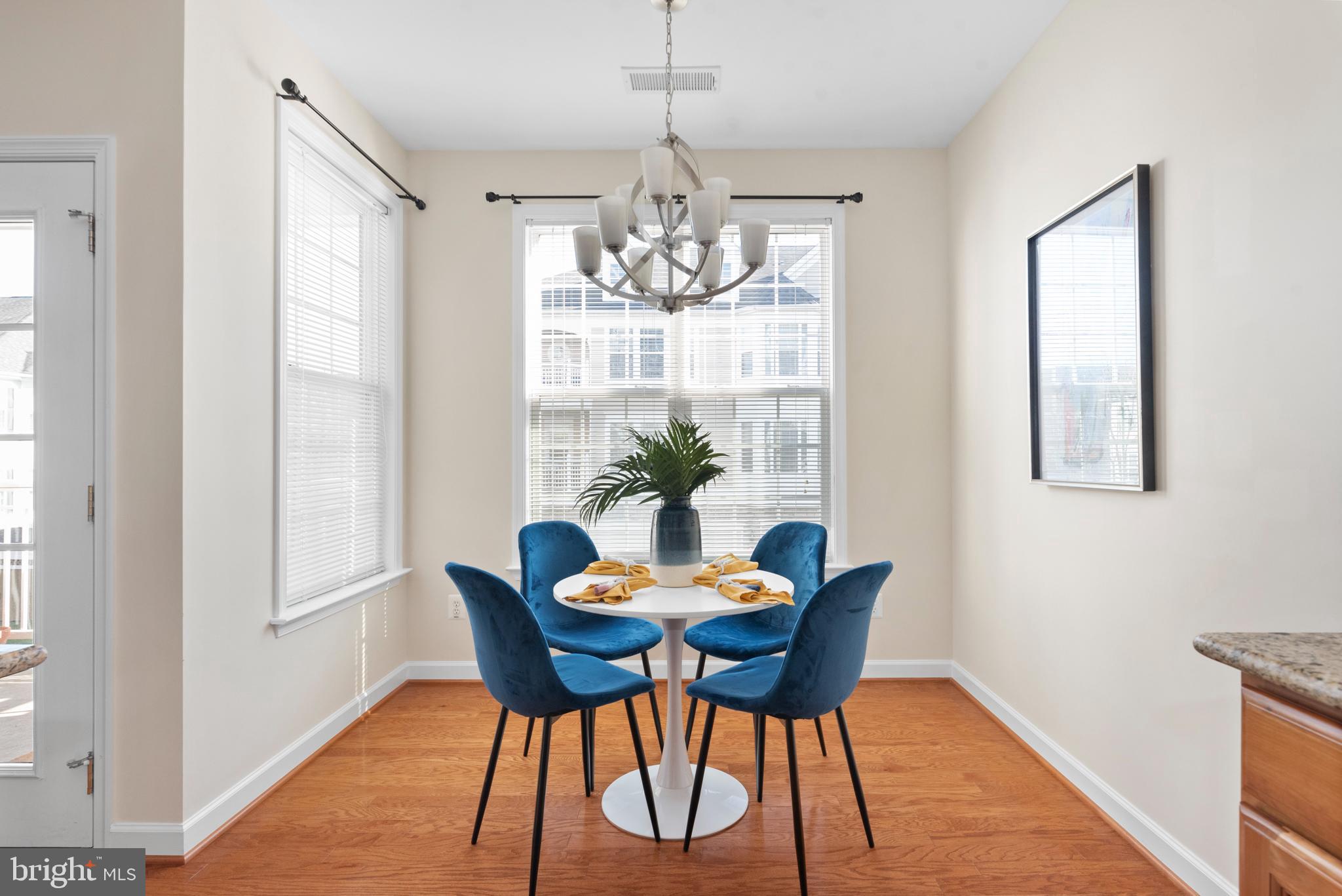 FOUR SEASONS - Residential