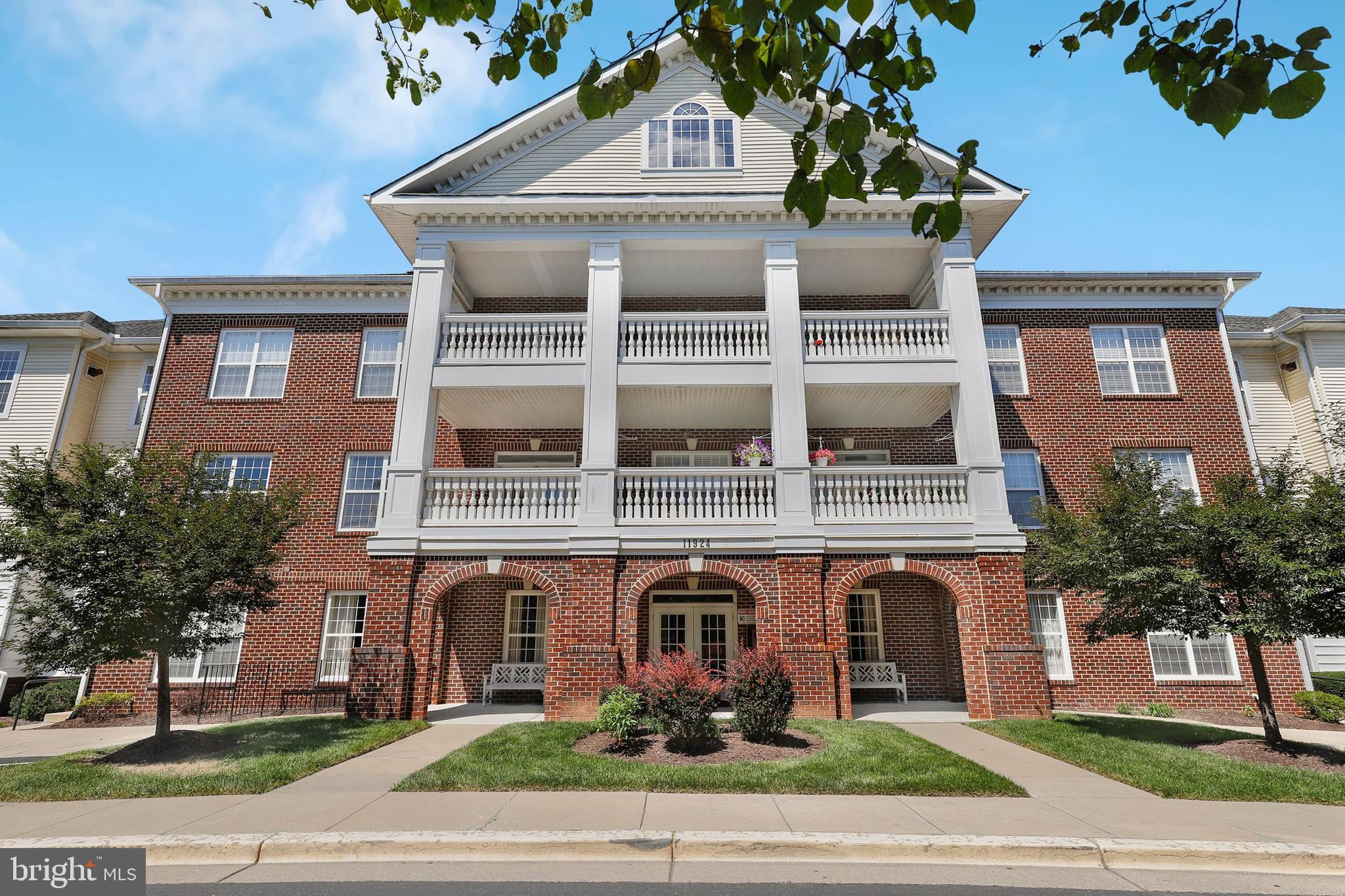 Offer Deadline is set for Sunday 8/27 at 5pm. LUXURY SENIORS COMMUNITY (age 62+ or handicapped): Sun-drenched, 2 Beds 2 Baths, sparkling unit, best & quietest location on 2nd floor at rear. All rooms have great views! Gas range, washer and dryer in unit, assigned space in secure garage. Elegant lounge/reading rm, party rm, fitness rm. 24 hr sec. Across from Kentlands, conv to shops restaurants. Mint!