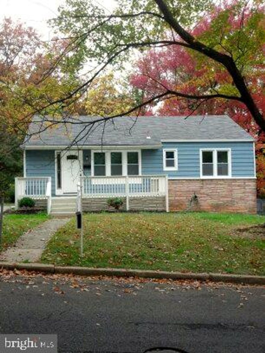 Come check out this beautiful 2 level rambler located in the Roger Heights community. It features 2 kitchens (upstairs and downstairs), 2 washer dryers (upstairs and downstairs), 4 bedrooms with a den, and 2 full bathrooms(upstairs and downstairs). With stainless steel appliances, granite countertops, hardwood floors on main level and black appliances and tiled floors in the lower level. Currently it is tenant occupied so advance notice is required in order to view.