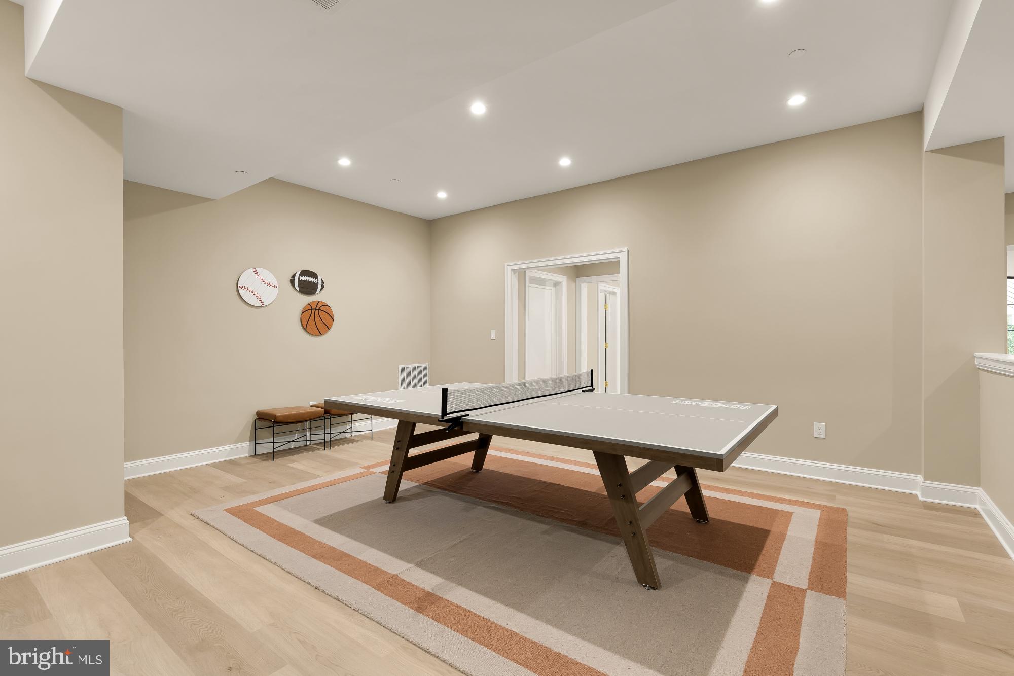 FOREST HILLS - Residential