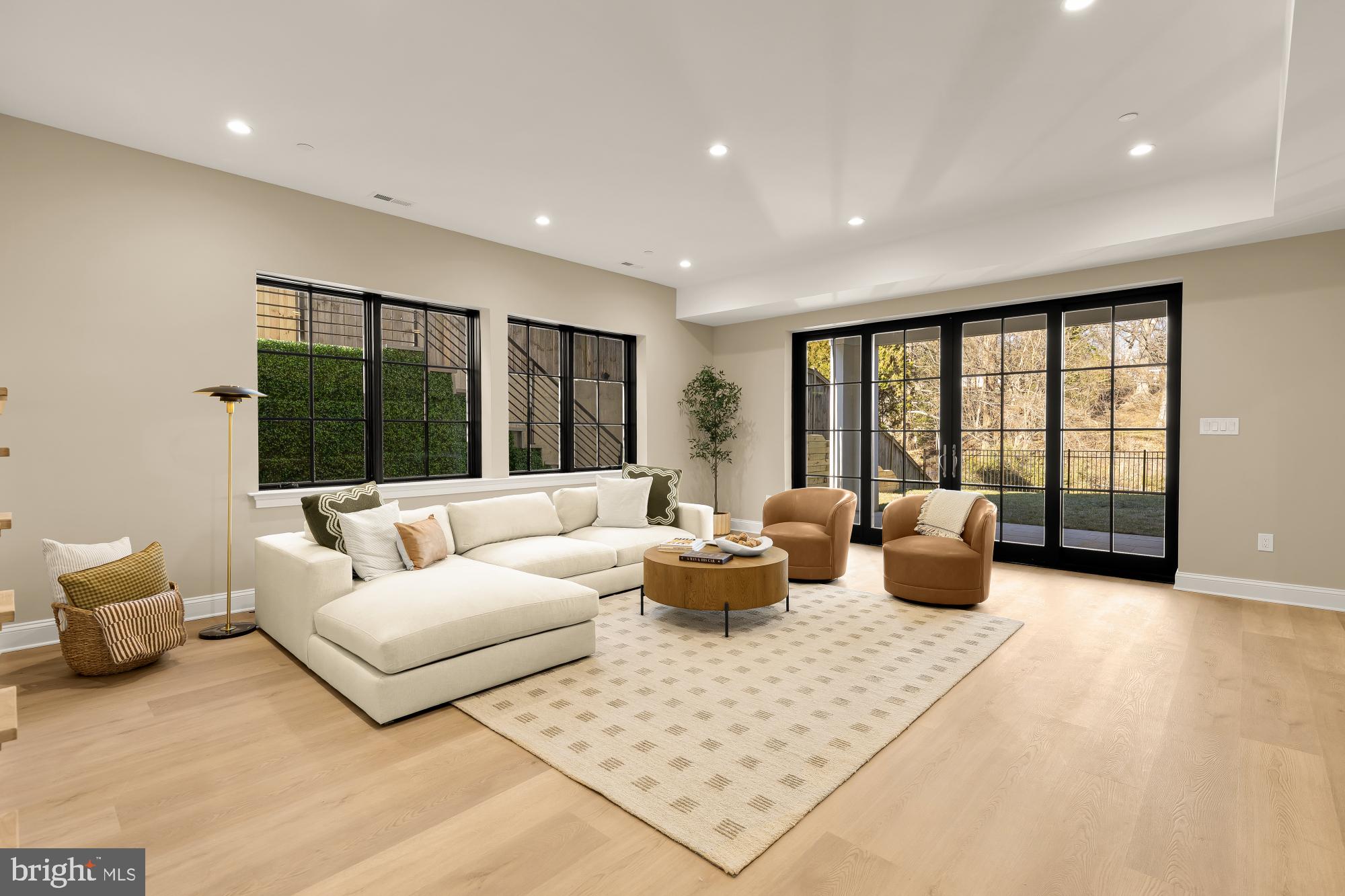 FOREST HILLS - Residential