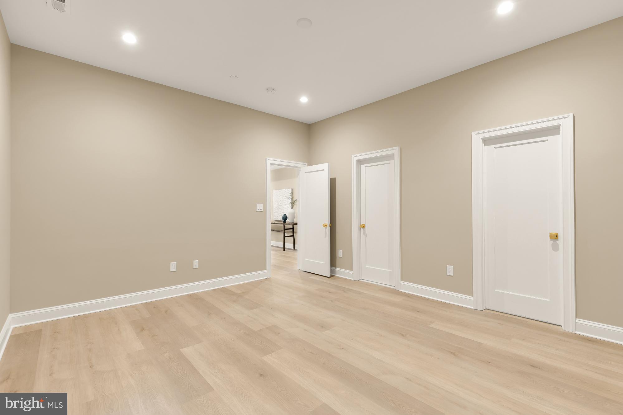 FOREST HILLS - Residential