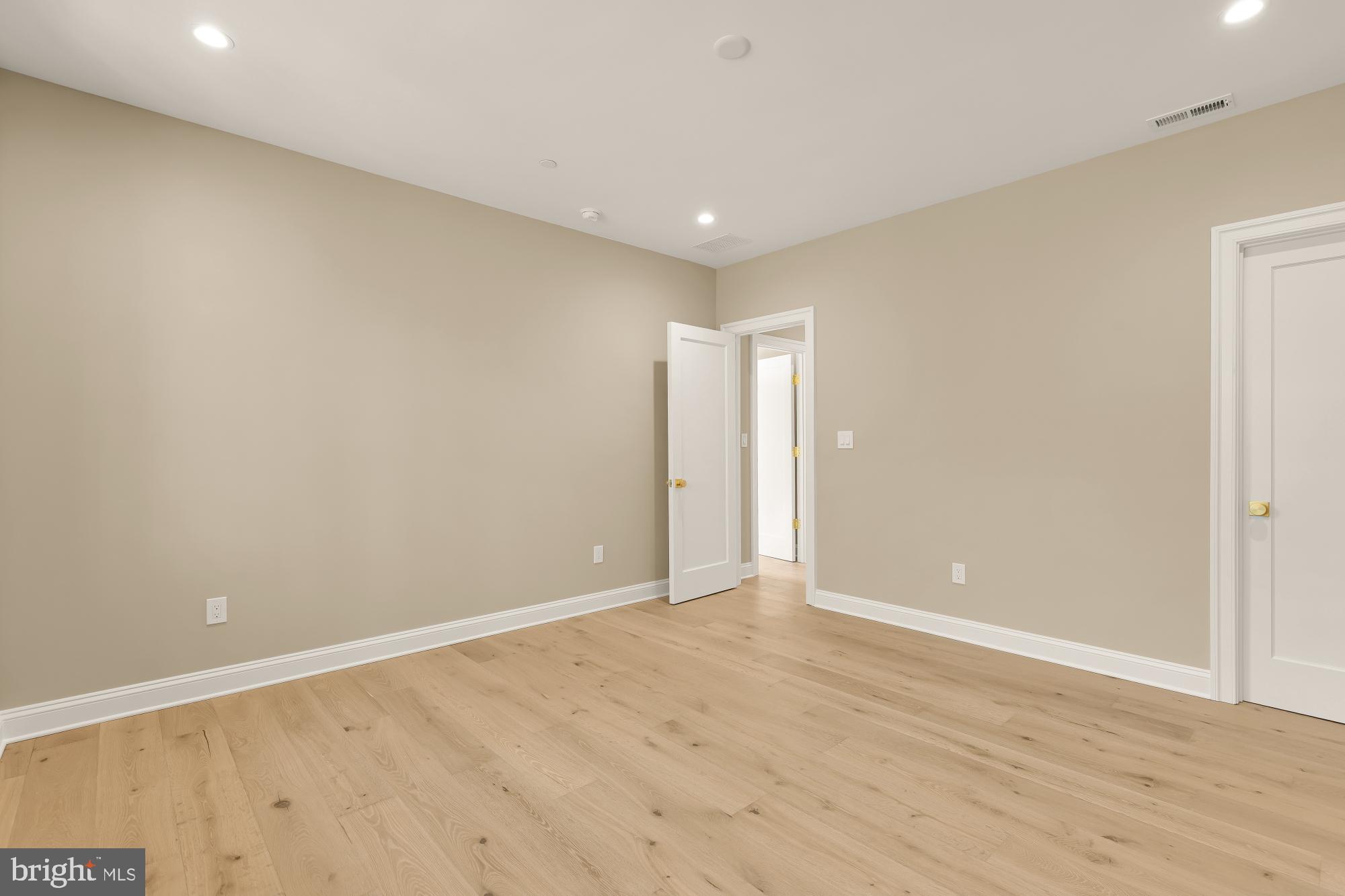 FOREST HILLS - Residential