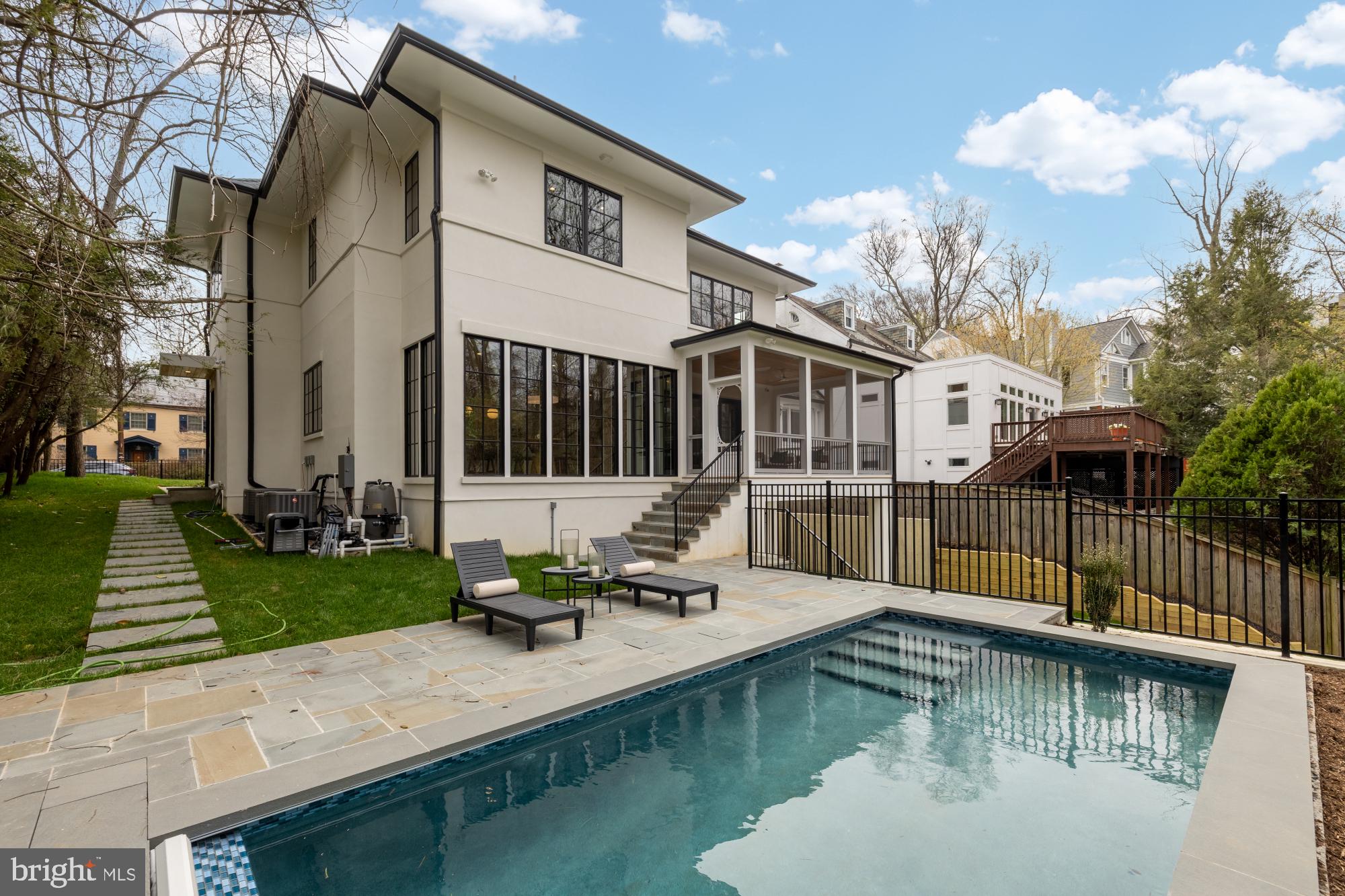 FOREST HILLS - Residential