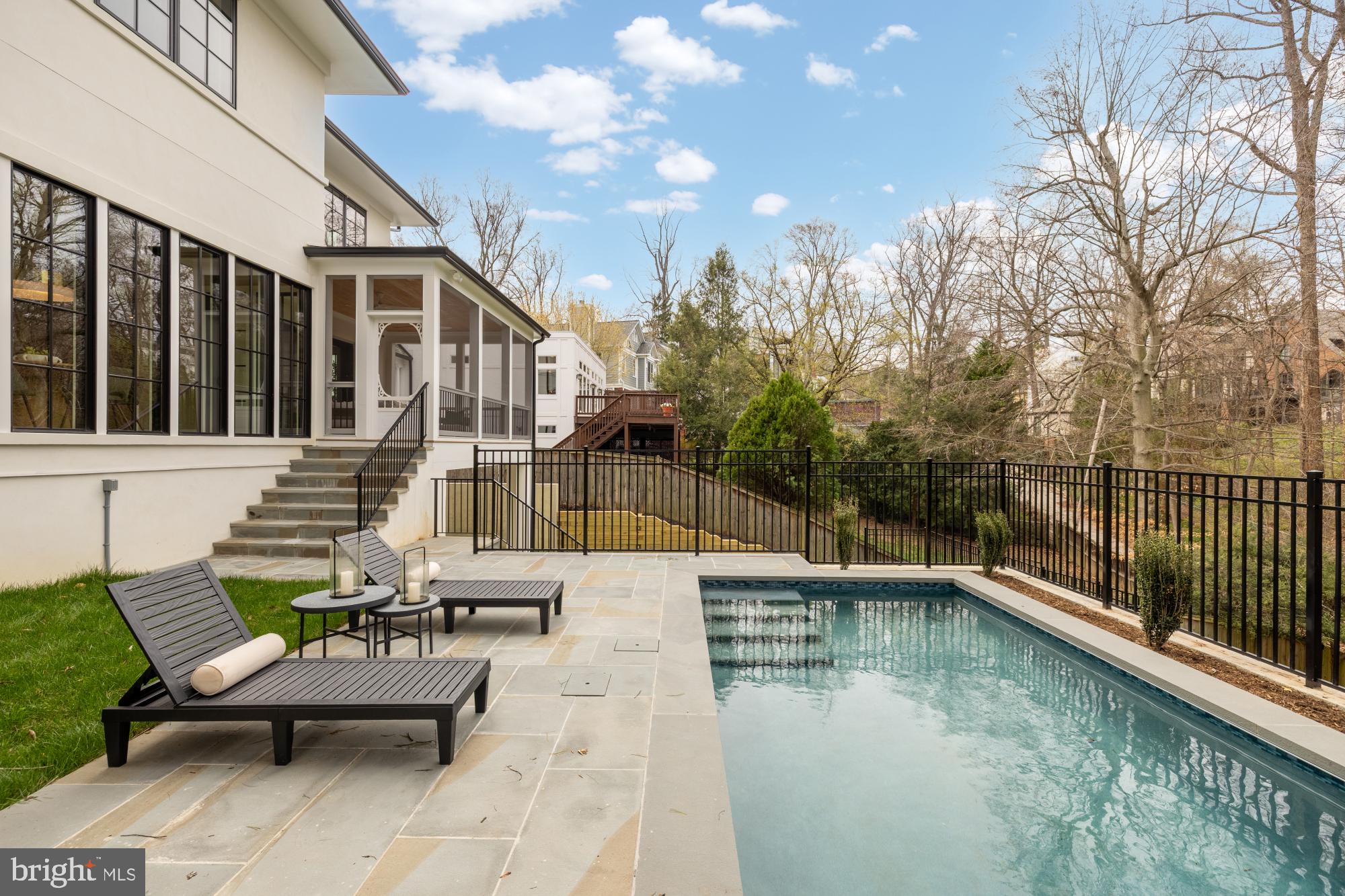FOREST HILLS - Residential