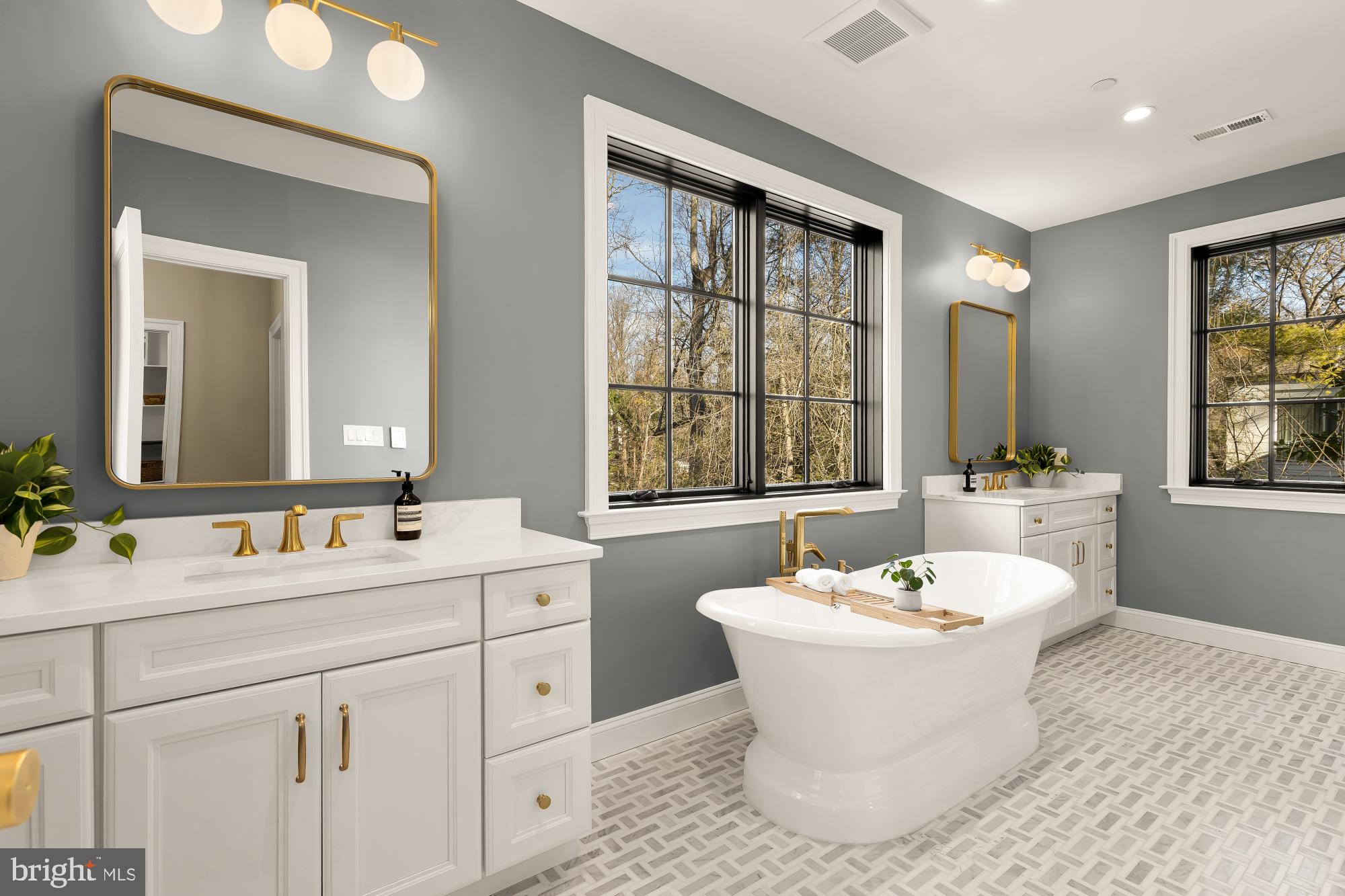 FOREST HILLS - Residential