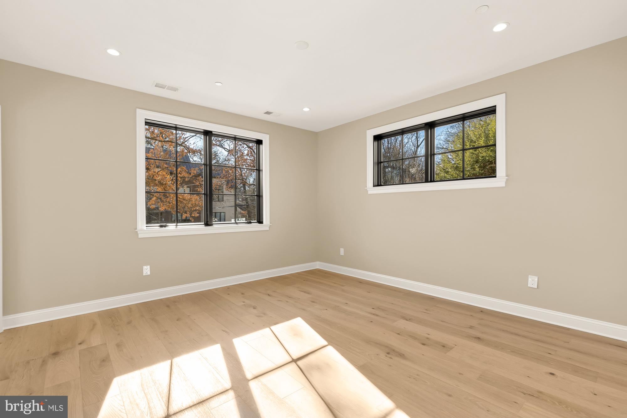 FOREST HILLS - Residential