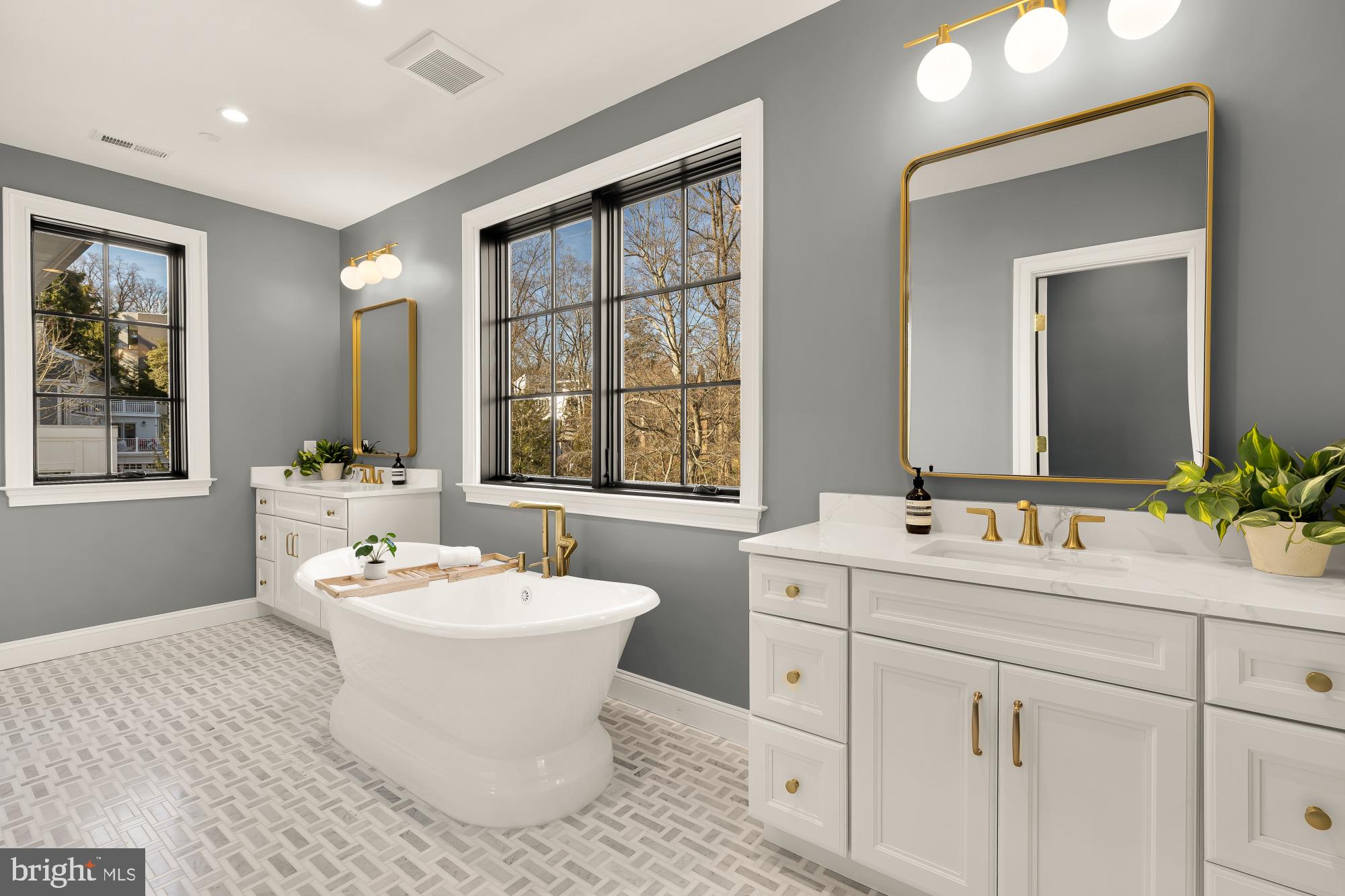 FOREST HILLS - Residential