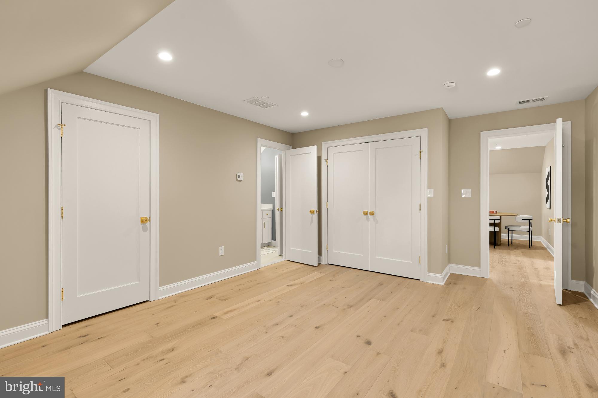 FOREST HILLS - Residential