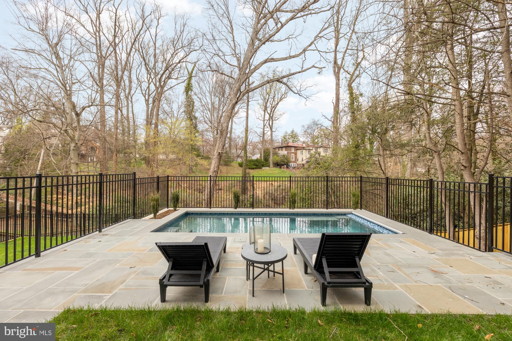 FOREST HILLS - Residential