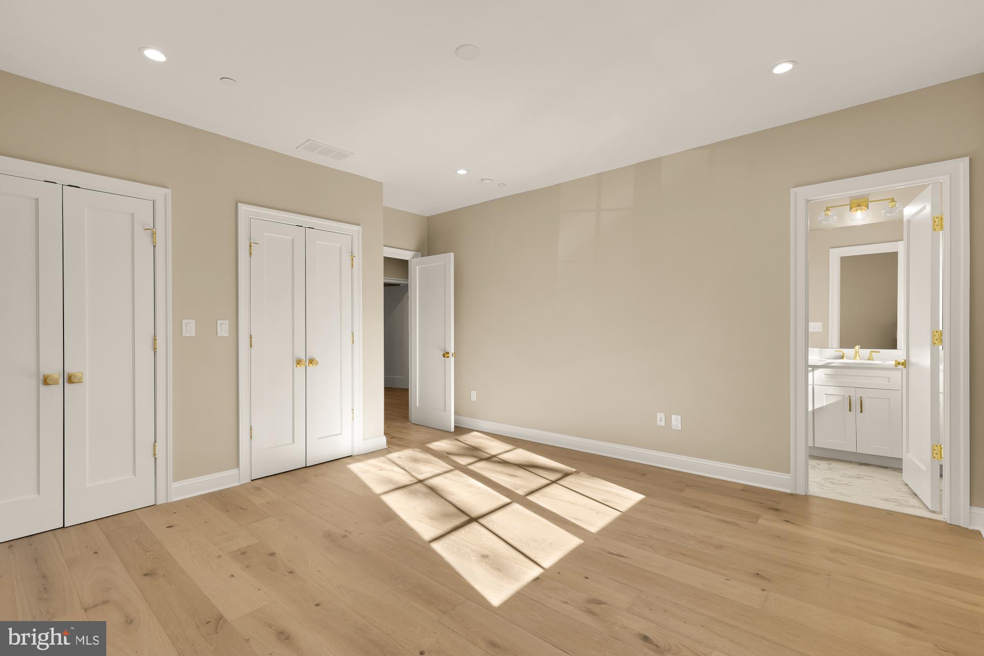 FOREST HILLS - Residential