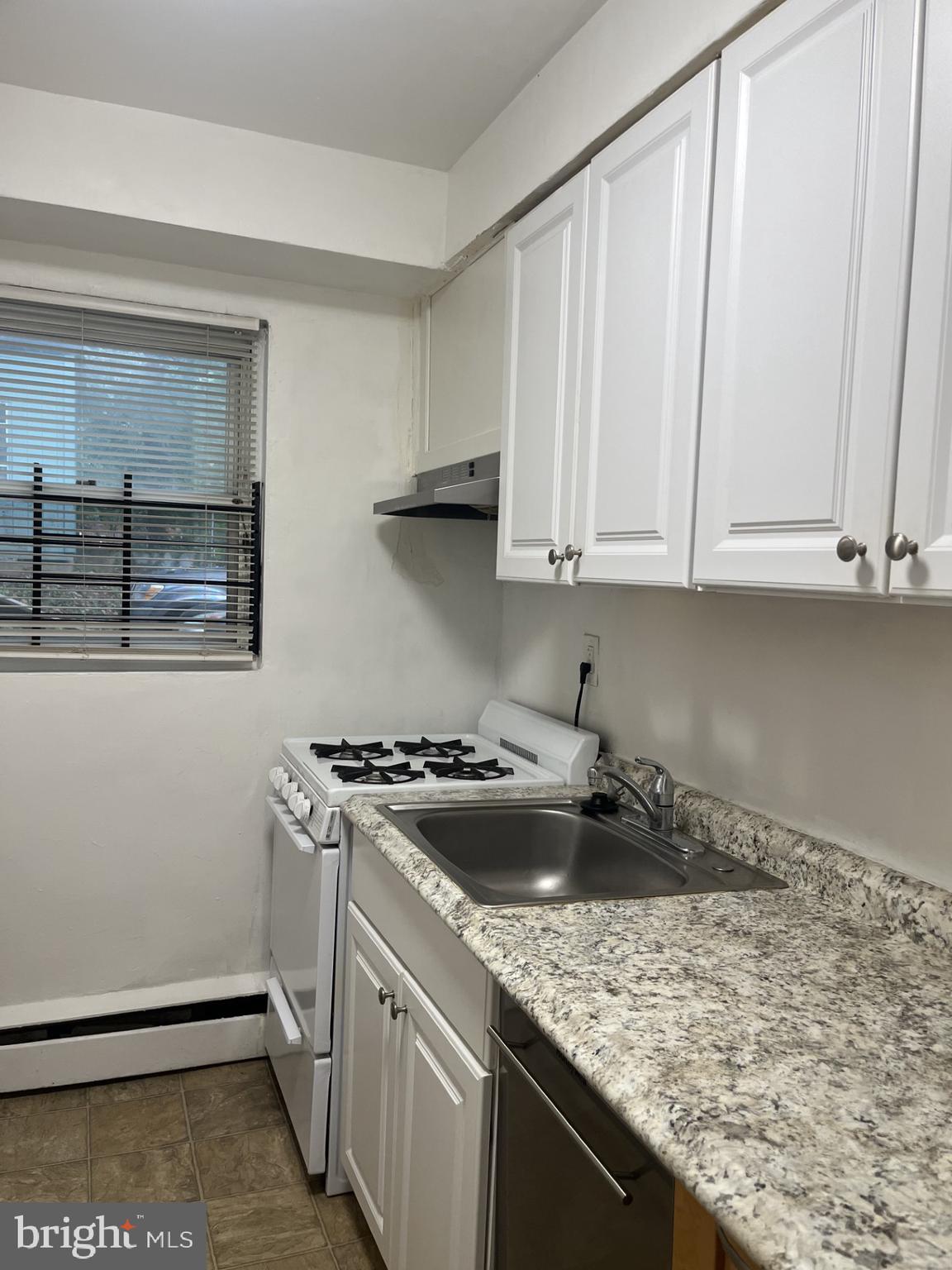 FLOWER AVE PARK - Residential Lease