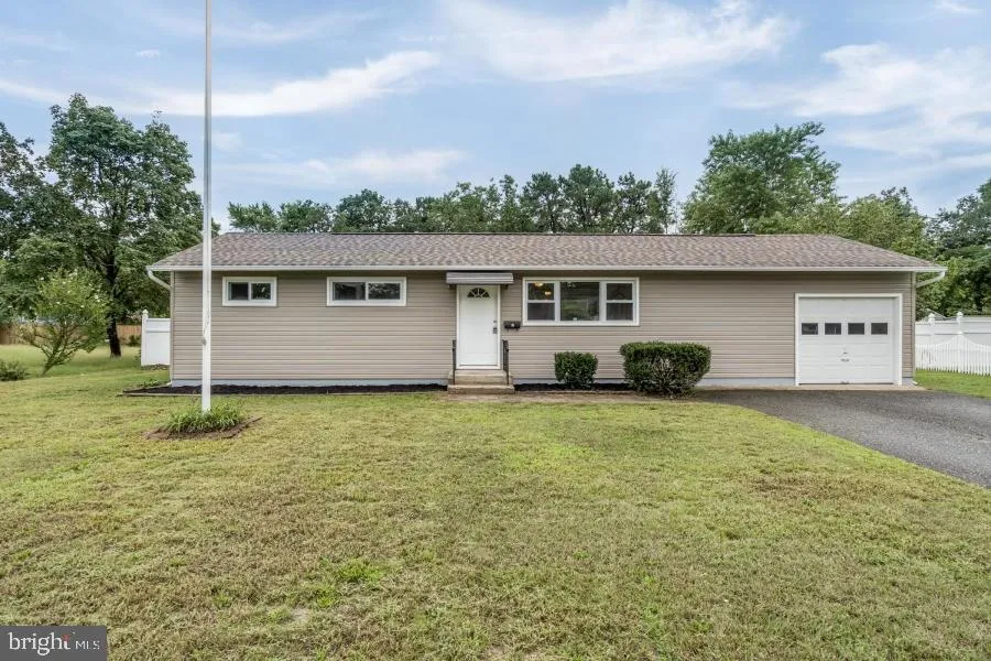 214 SPRUCEWOOD DR  