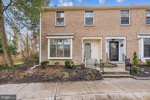 Townhouse For Sale - 734 Kings Croft<br/> CHERRY HILL, NJ 08034