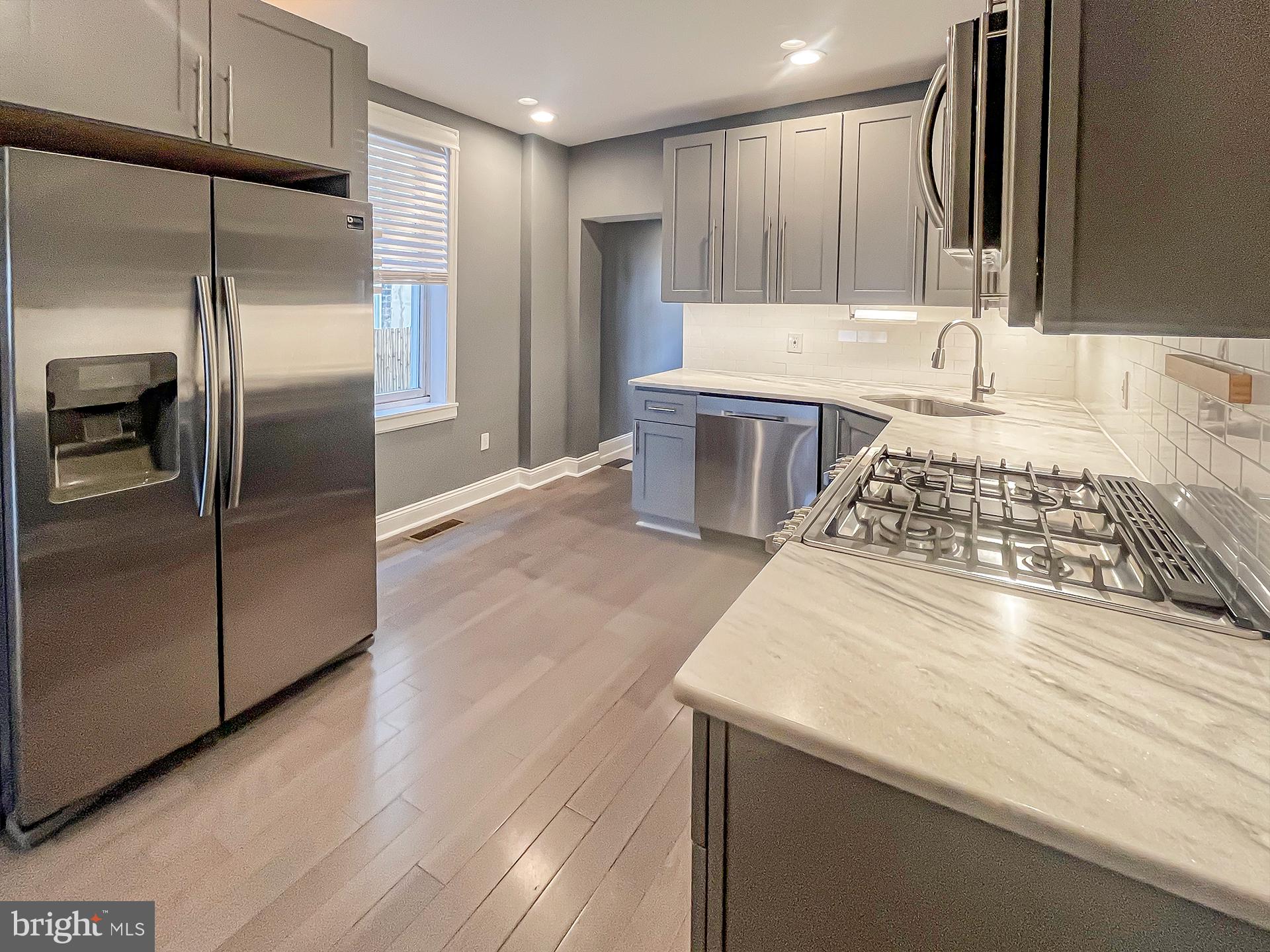 PORT RICHMOND - Residential Lease