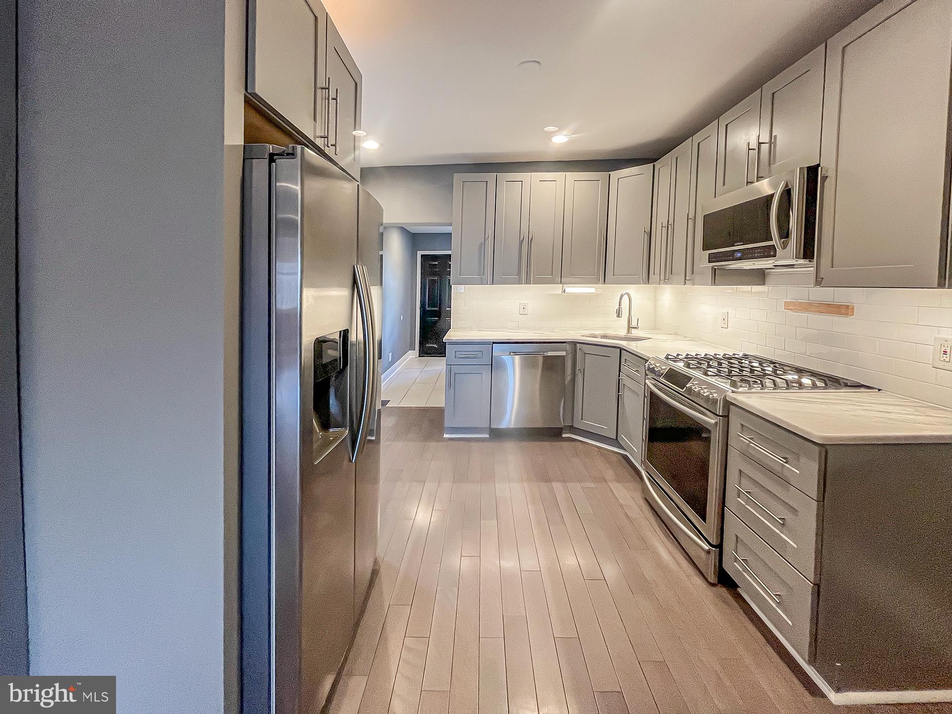 PORT RICHMOND - Residential Lease