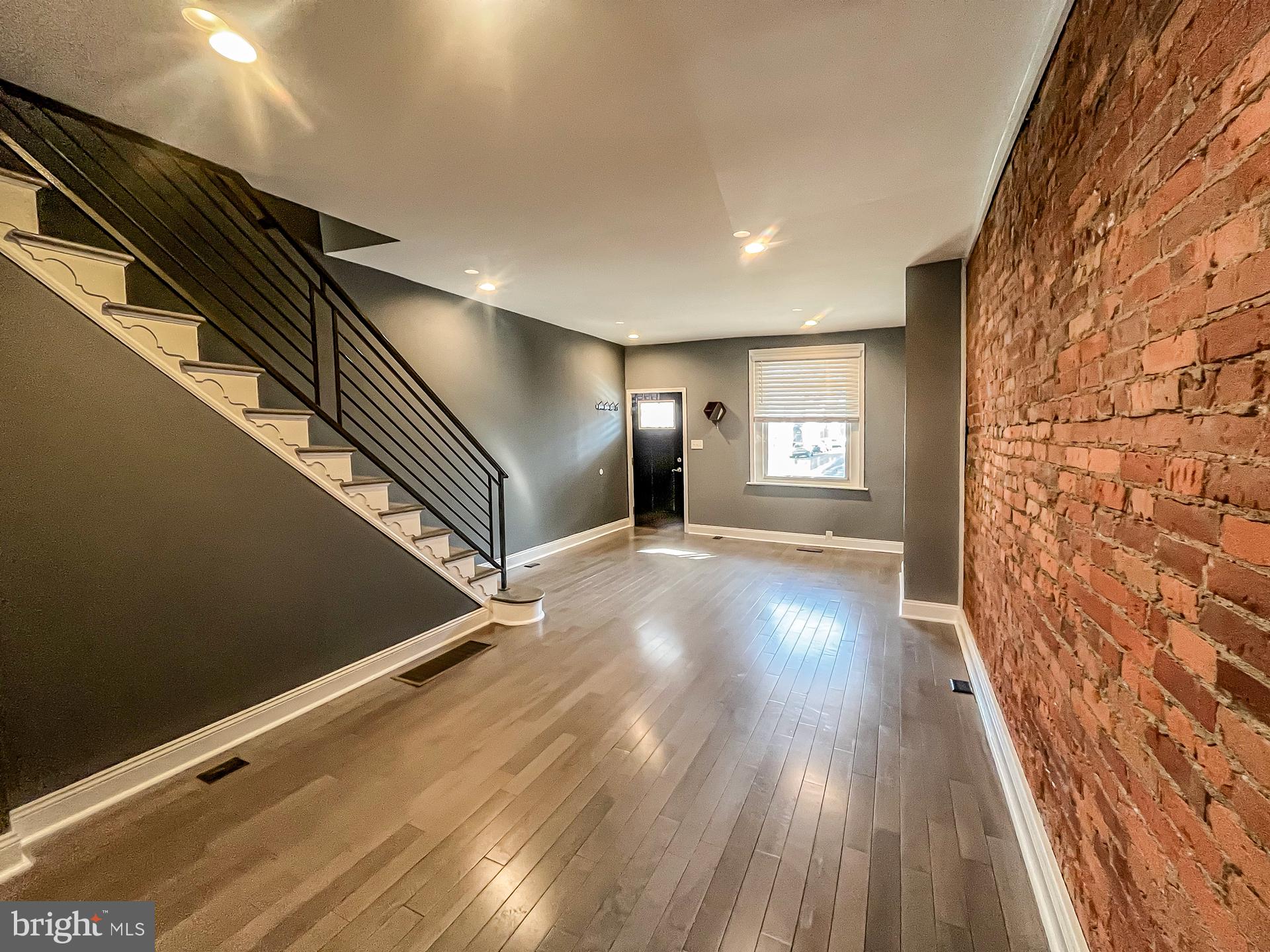 PORT RICHMOND - Residential Lease