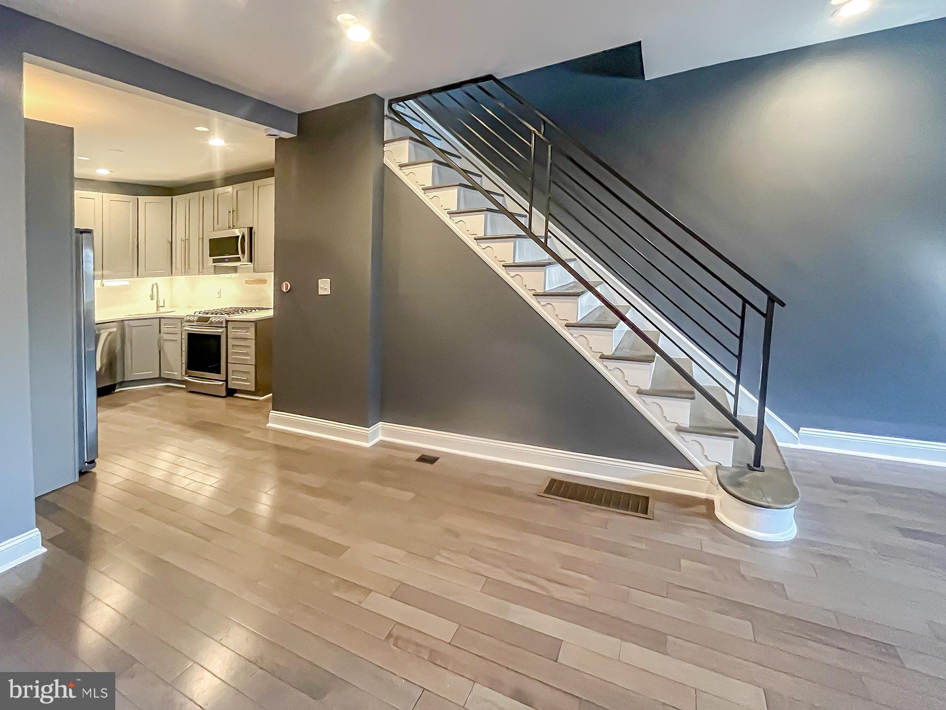 PORT RICHMOND - Residential Lease