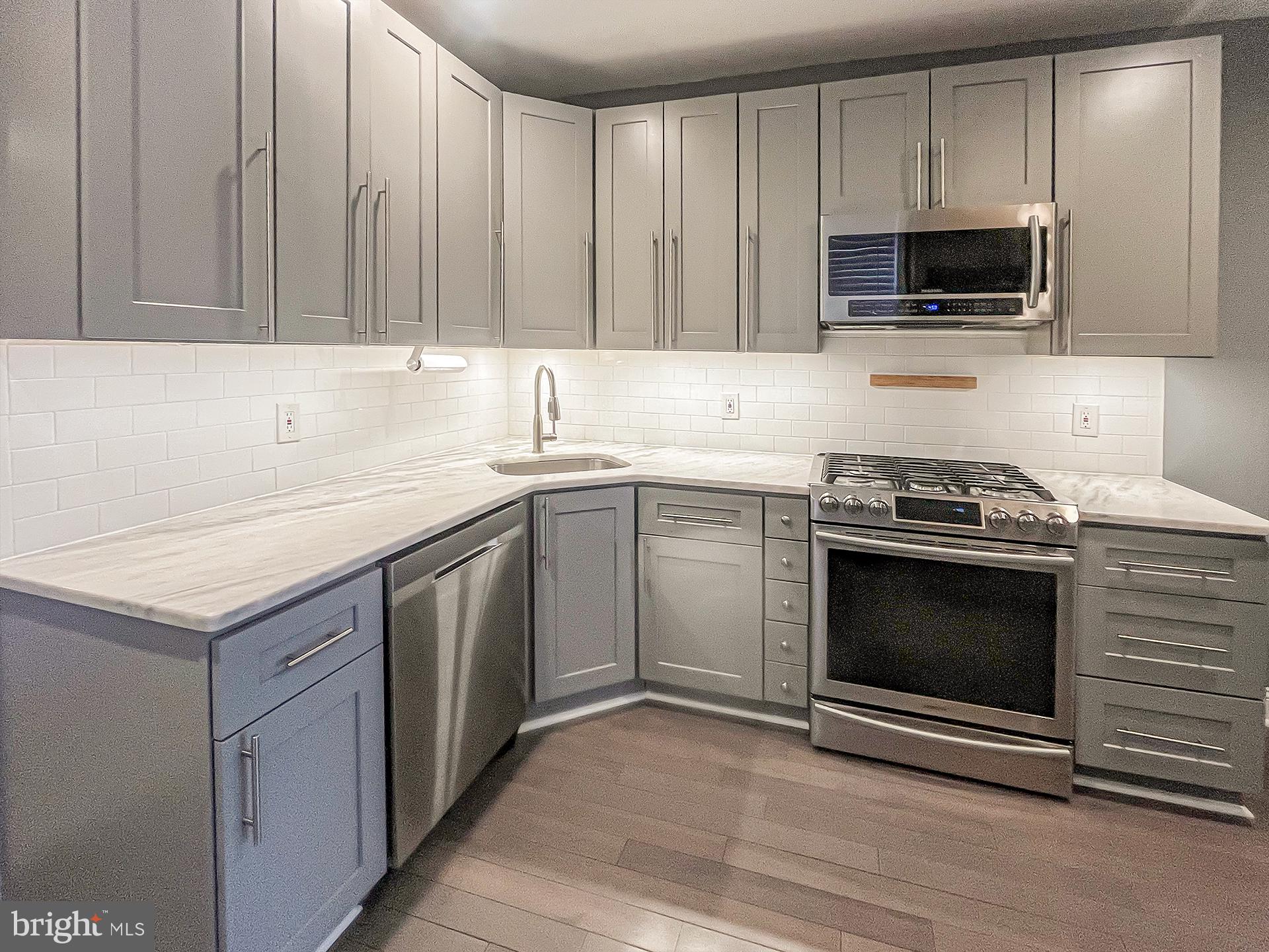 PORT RICHMOND - Residential Lease