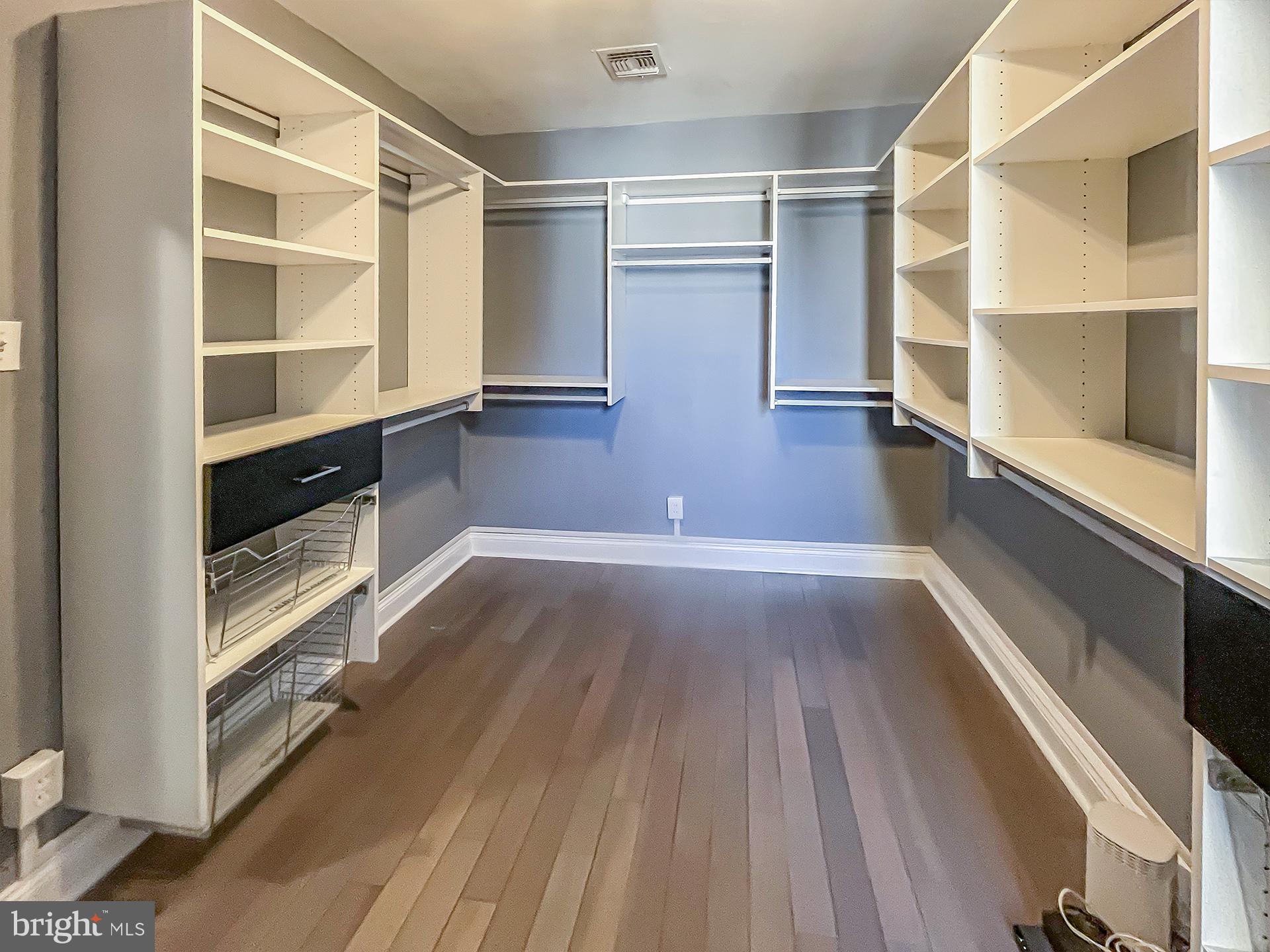 PORT RICHMOND - Residential Lease