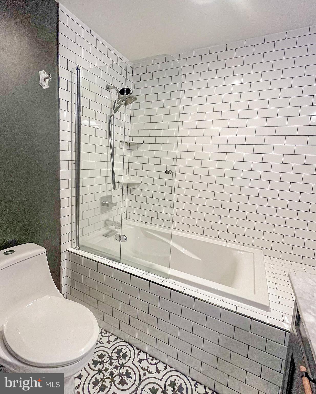 PORT RICHMOND - Residential Lease