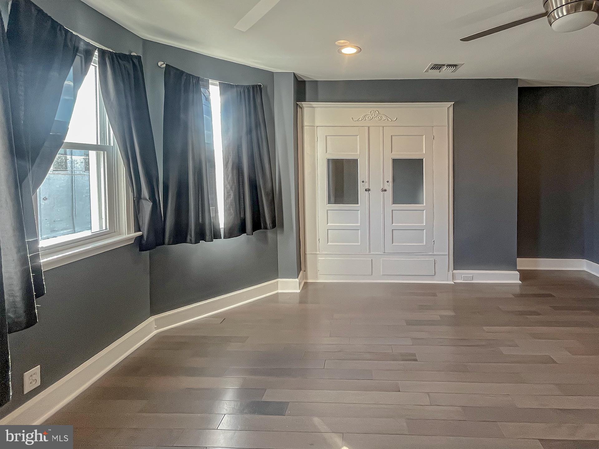 PORT RICHMOND - Residential Lease